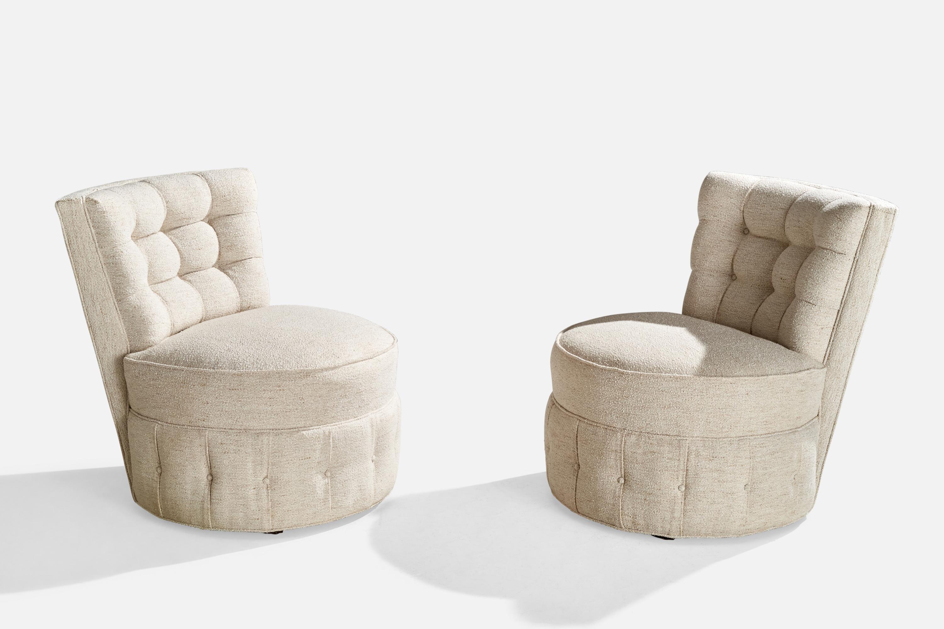 A pair of white fabric and wood slipper lounge chairs designed and produced in the US, c. 1940s.

Seat height 17”.
