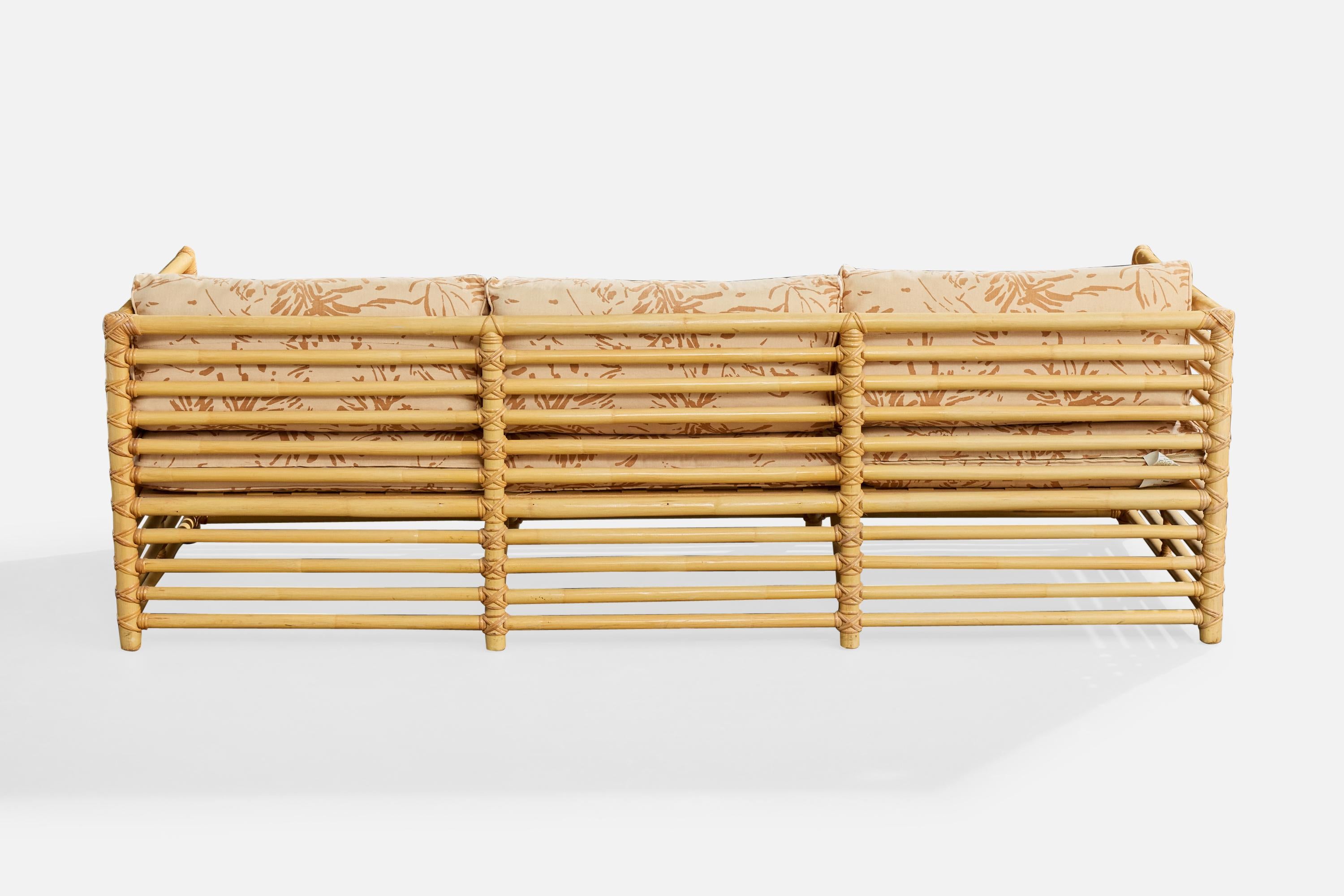 American Designer, Sofa, Bamboo, Rattan, Fabric, USA, 1980s im Zustand „Relativ gut“ im Angebot in High Point, NC