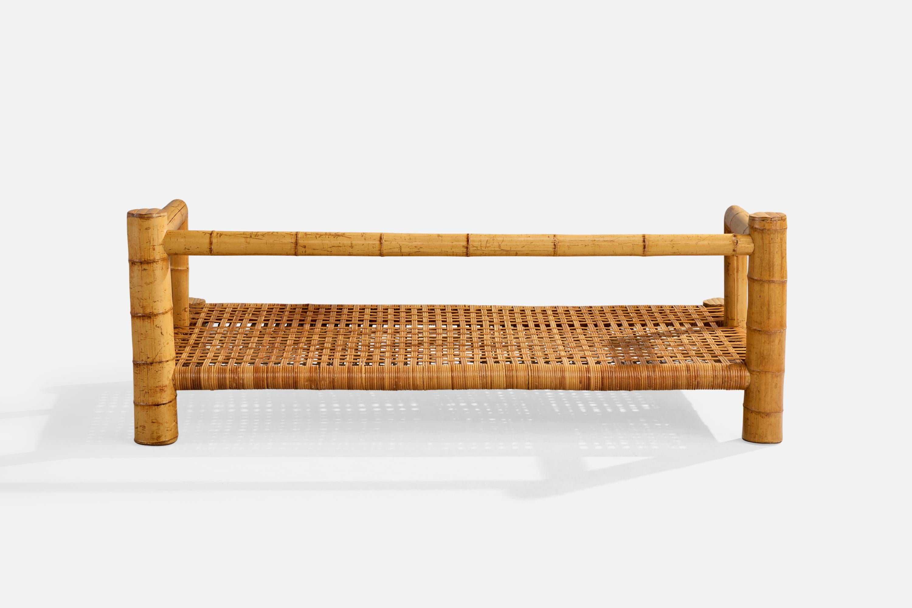 American Designer, Sofa, Bamboo, Rattan, USA, 1970s In Good Condition For Sale In High Point, NC