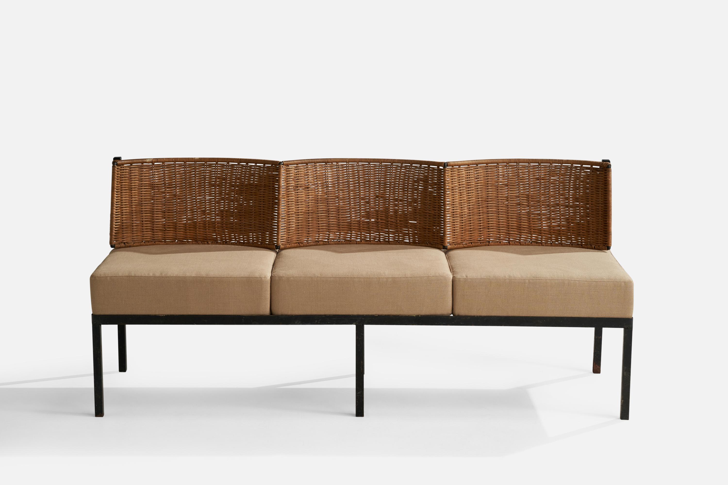 Mid-Century Modern Designer américain, canapé, fer, rotin, tissu, USA, années 1950 en vente