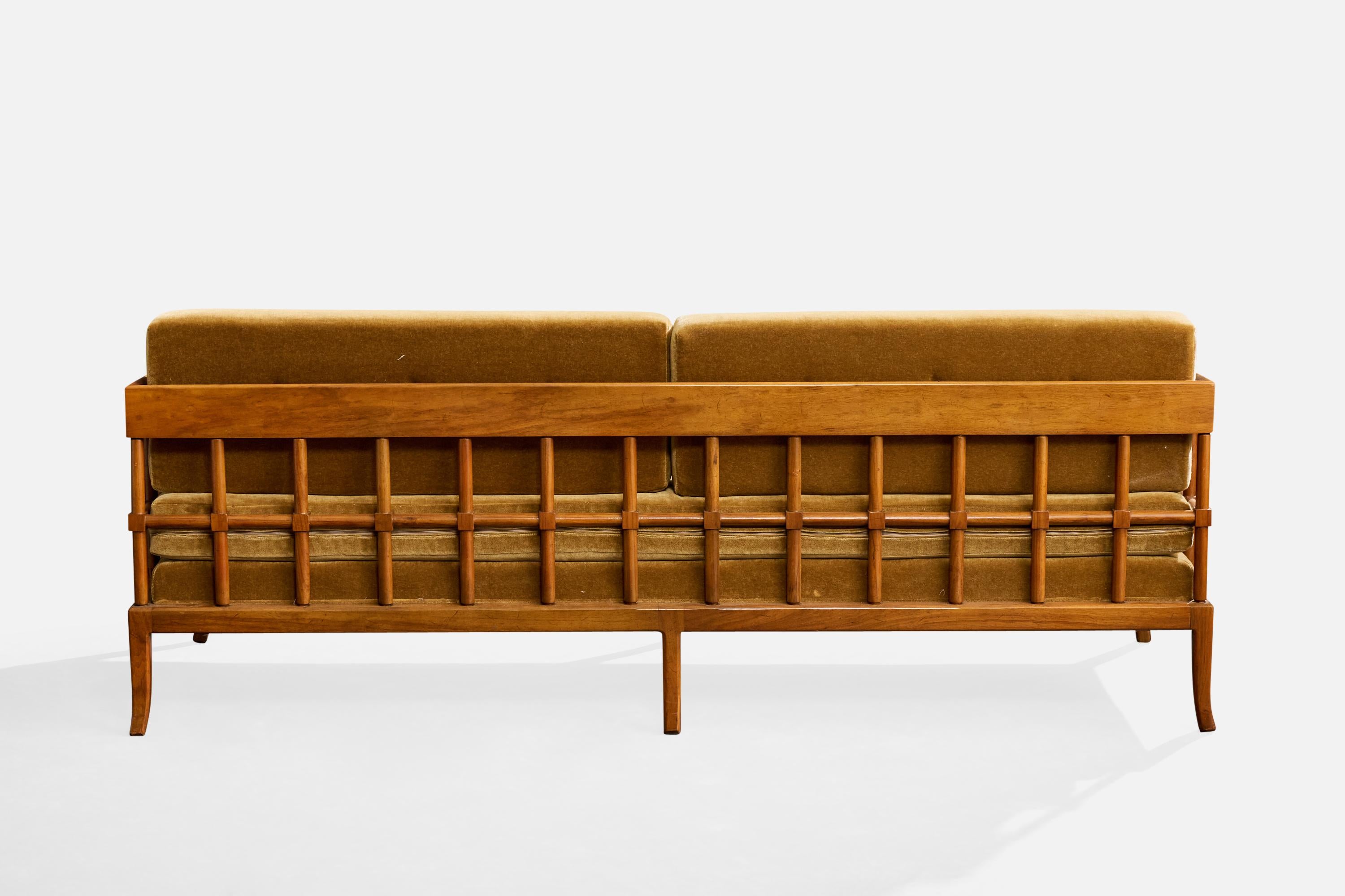 Amerikanischer Designer, Sofa, Nussbaum, Samt, USA, 1950er Jahre im Zustand „Relativ gut“ in High Point, NC