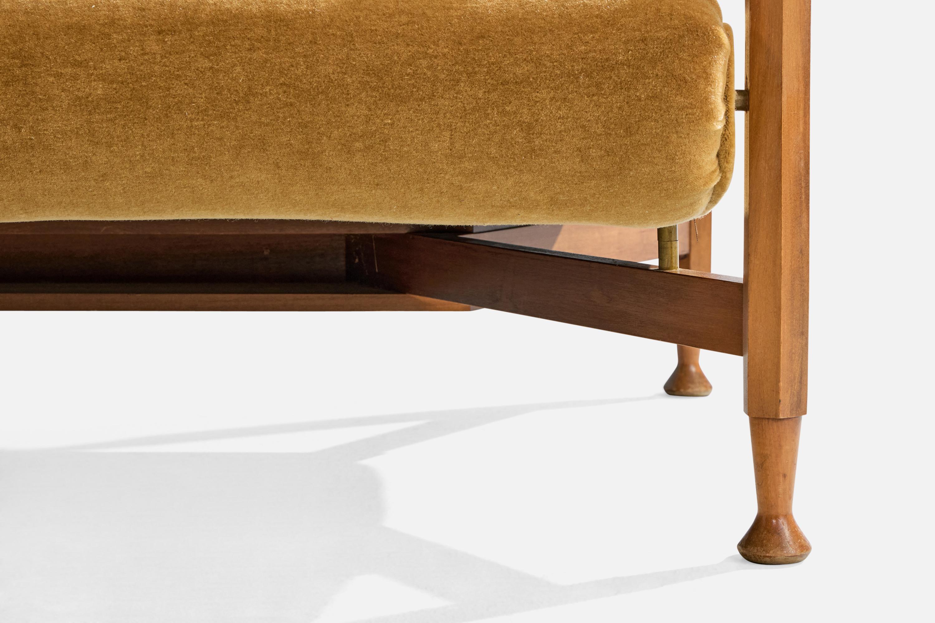 American Designer, Divano, Wood, Ottone, Velluto, USA, anni '50 In condizioni buone in vendita a High Point, NC