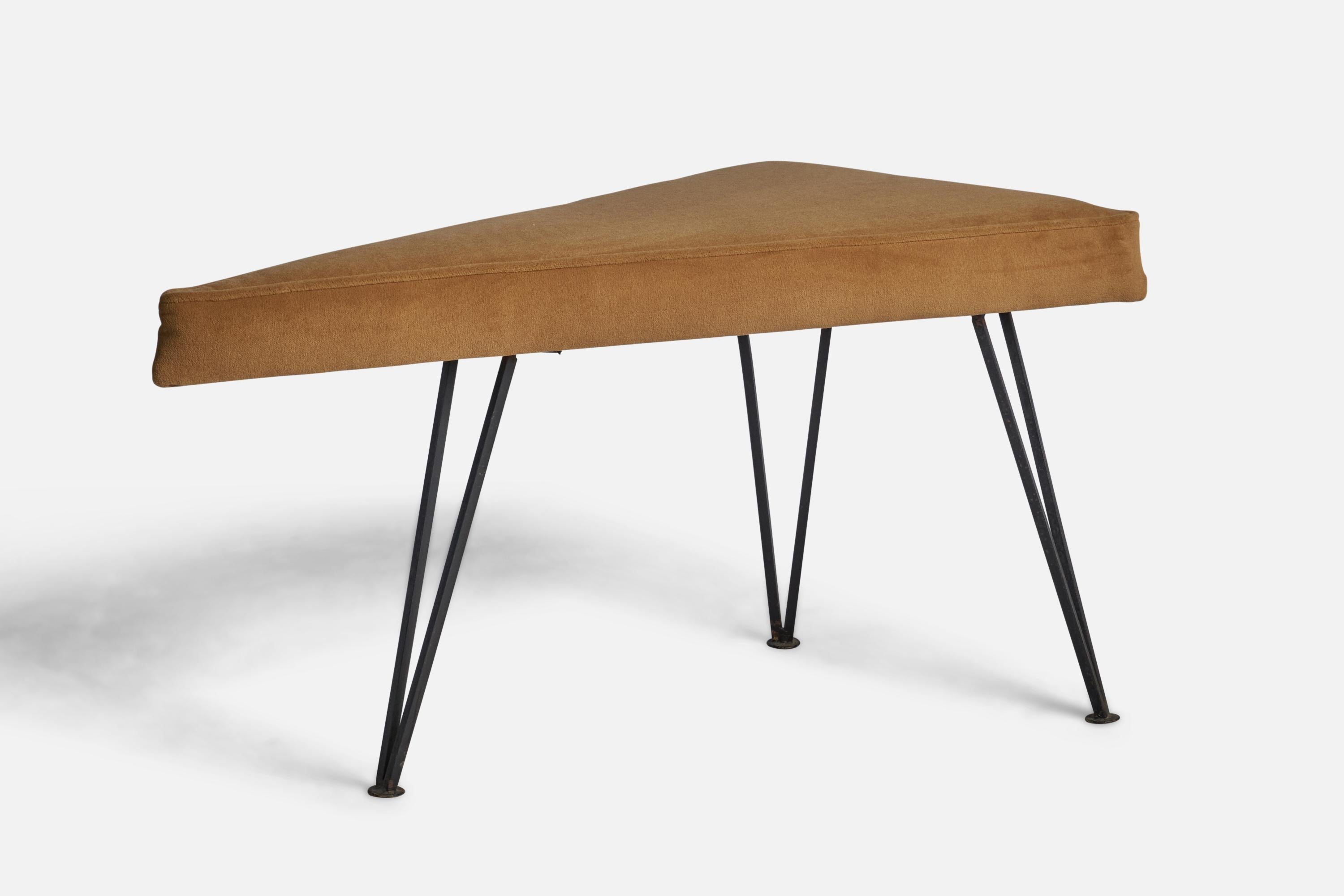 Mid-Century Modern Designer américain, tabouret, fer, mohair, États-Unis, années 1950 en vente