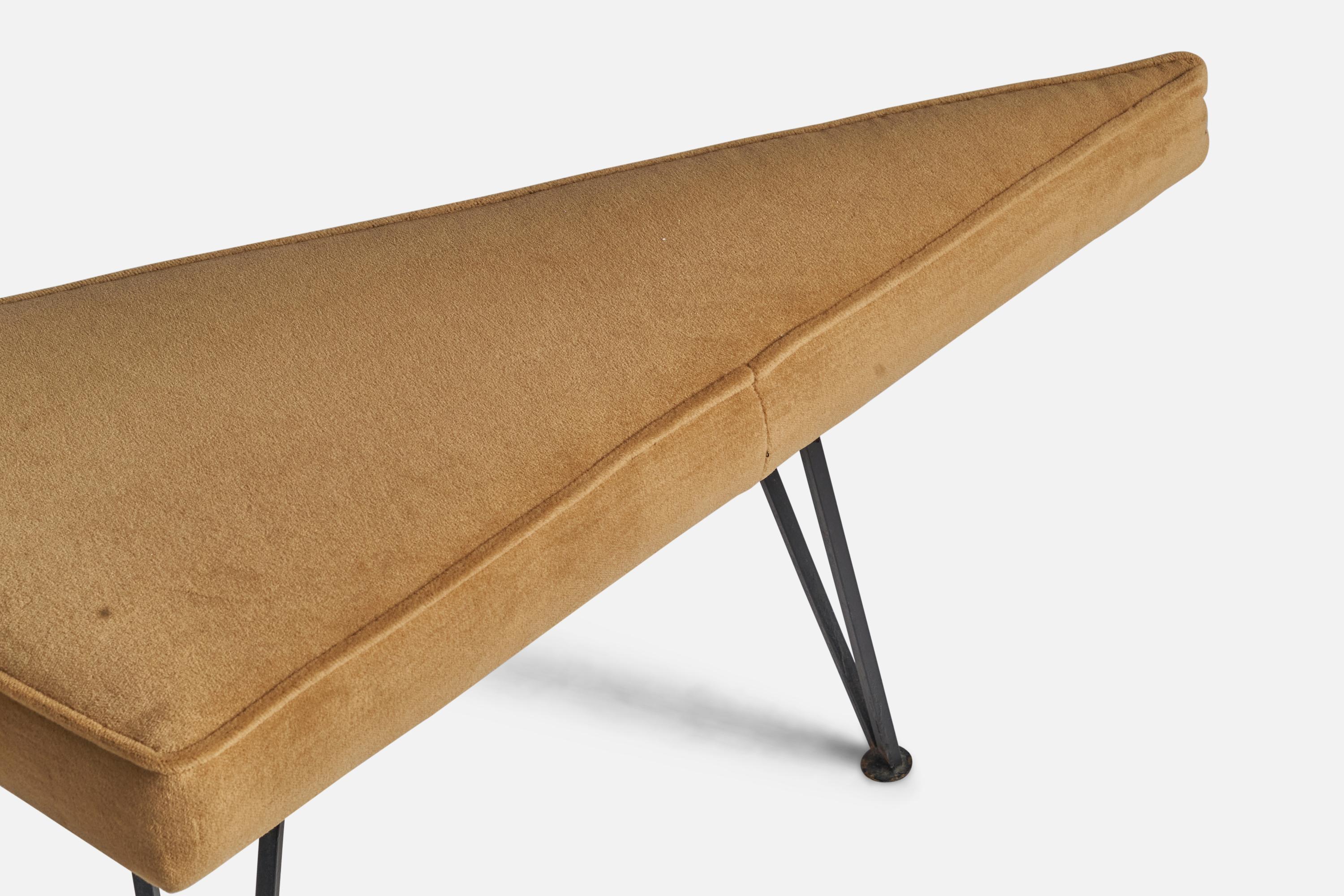 Designer américain, tabouret, fer, mohair, États-Unis, années 1950 Bon état - En vente à High Point, NC