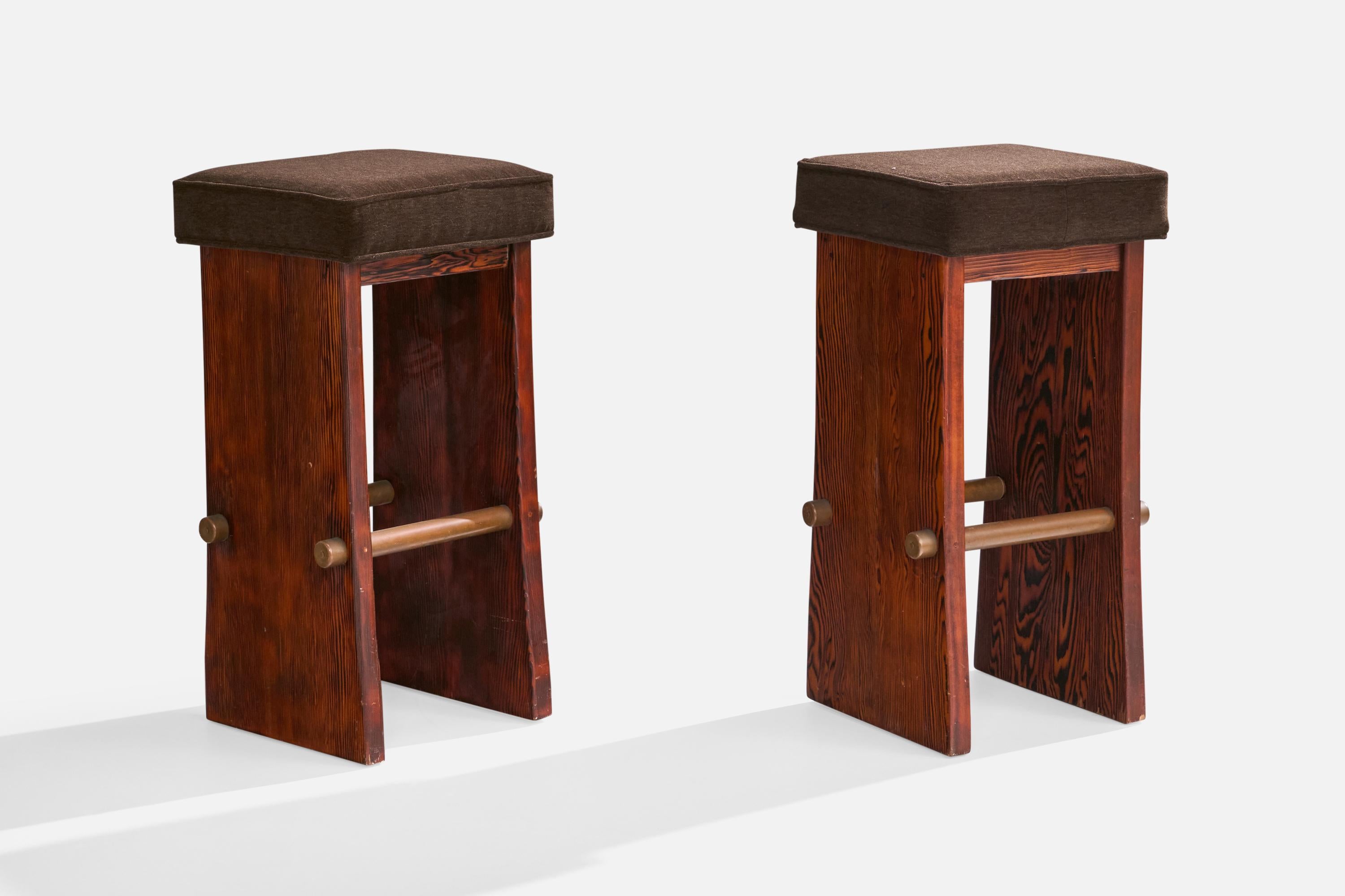 Postmoderne Tabourets, pin, laiton, mohair, États-Unis, années 1980 en vente