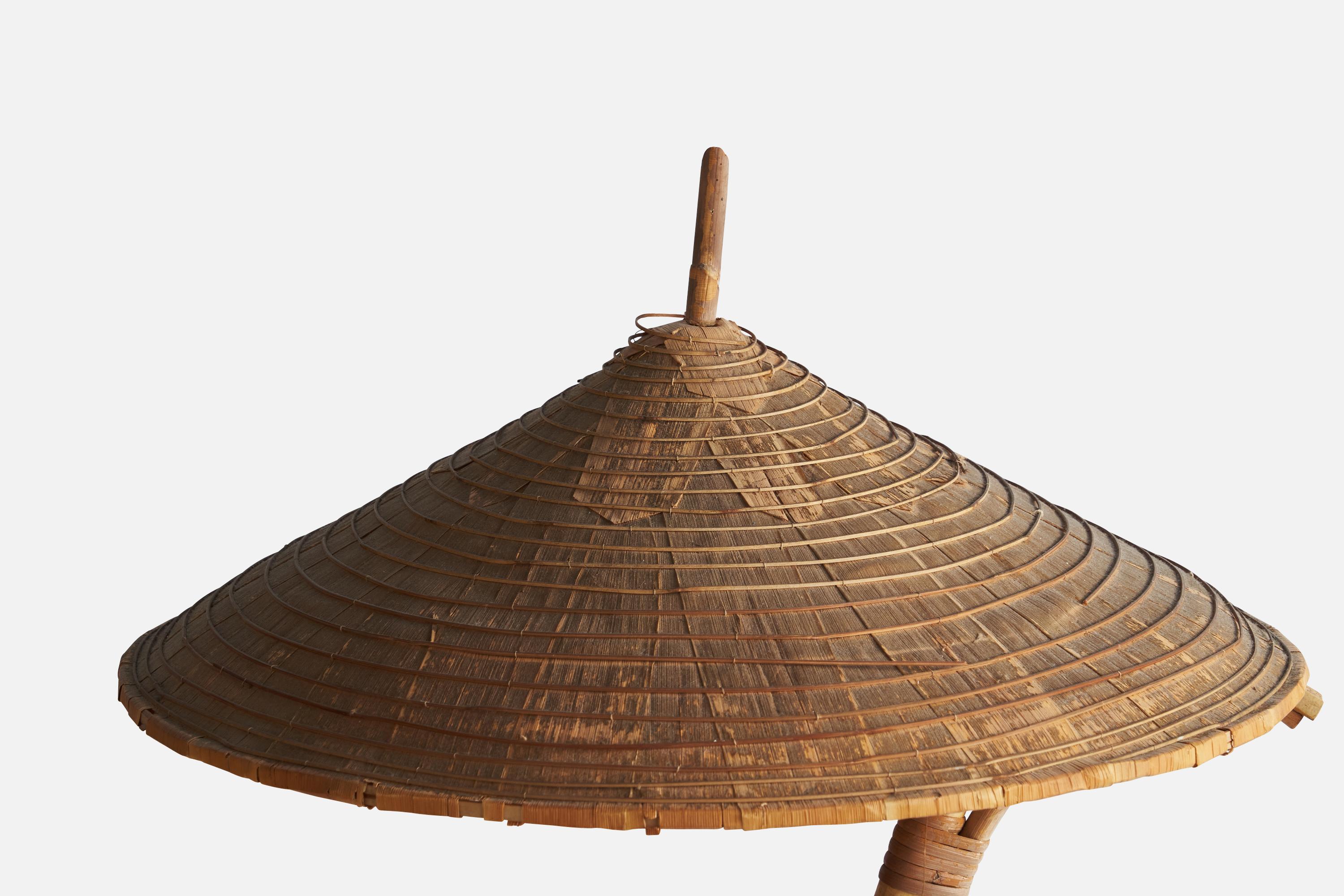 Mid-Century Modern American Designer, Table Lamp, Bamboo, Rattan, Walnut, USA, 1950s For Sale