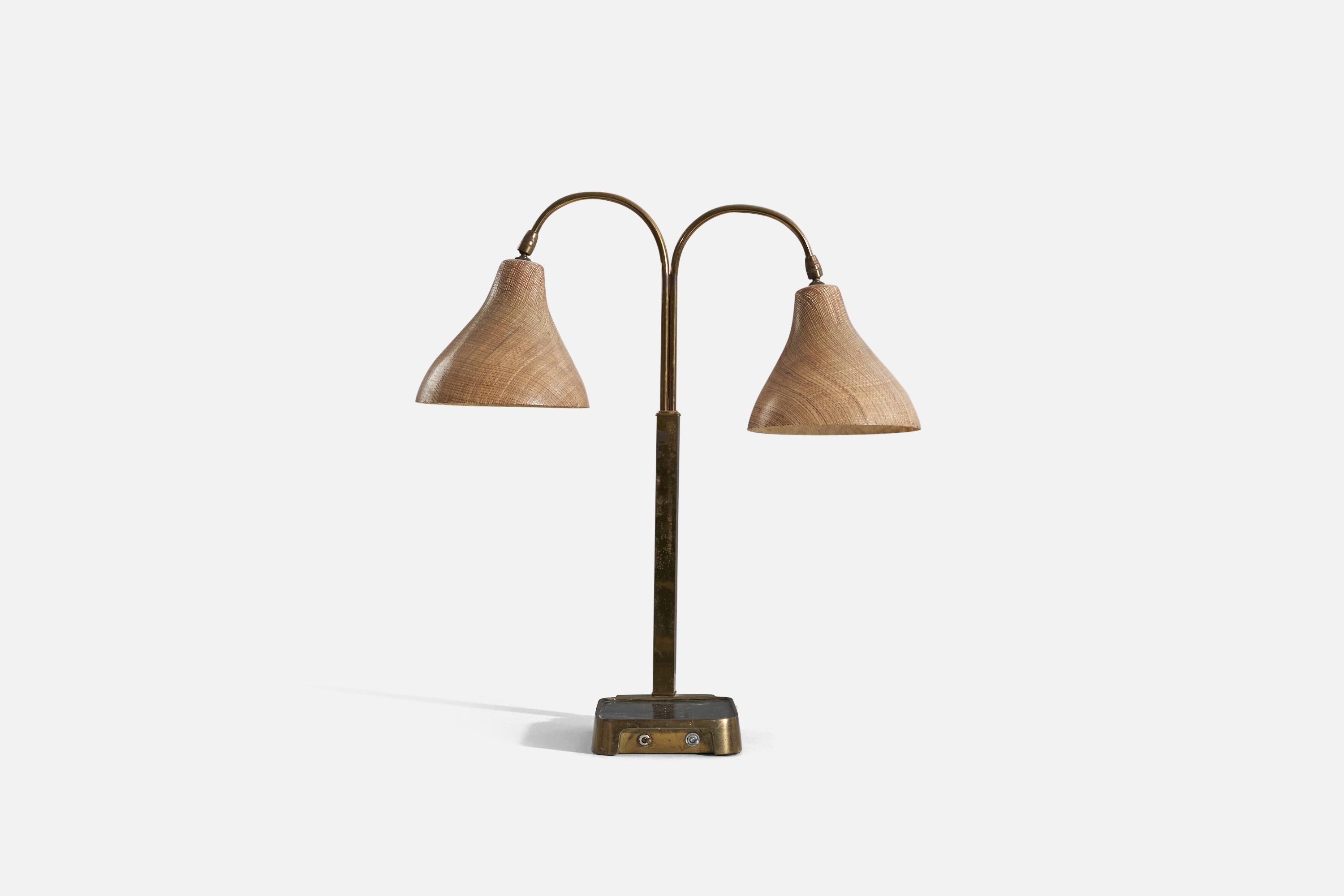 A brass, metal, raffia and fiberglass table lamp, designed and produced in United States, c. 1950s. 

Variable dimensions. Dimensions listed refer to the lamp mounted as illustrated in the first image.