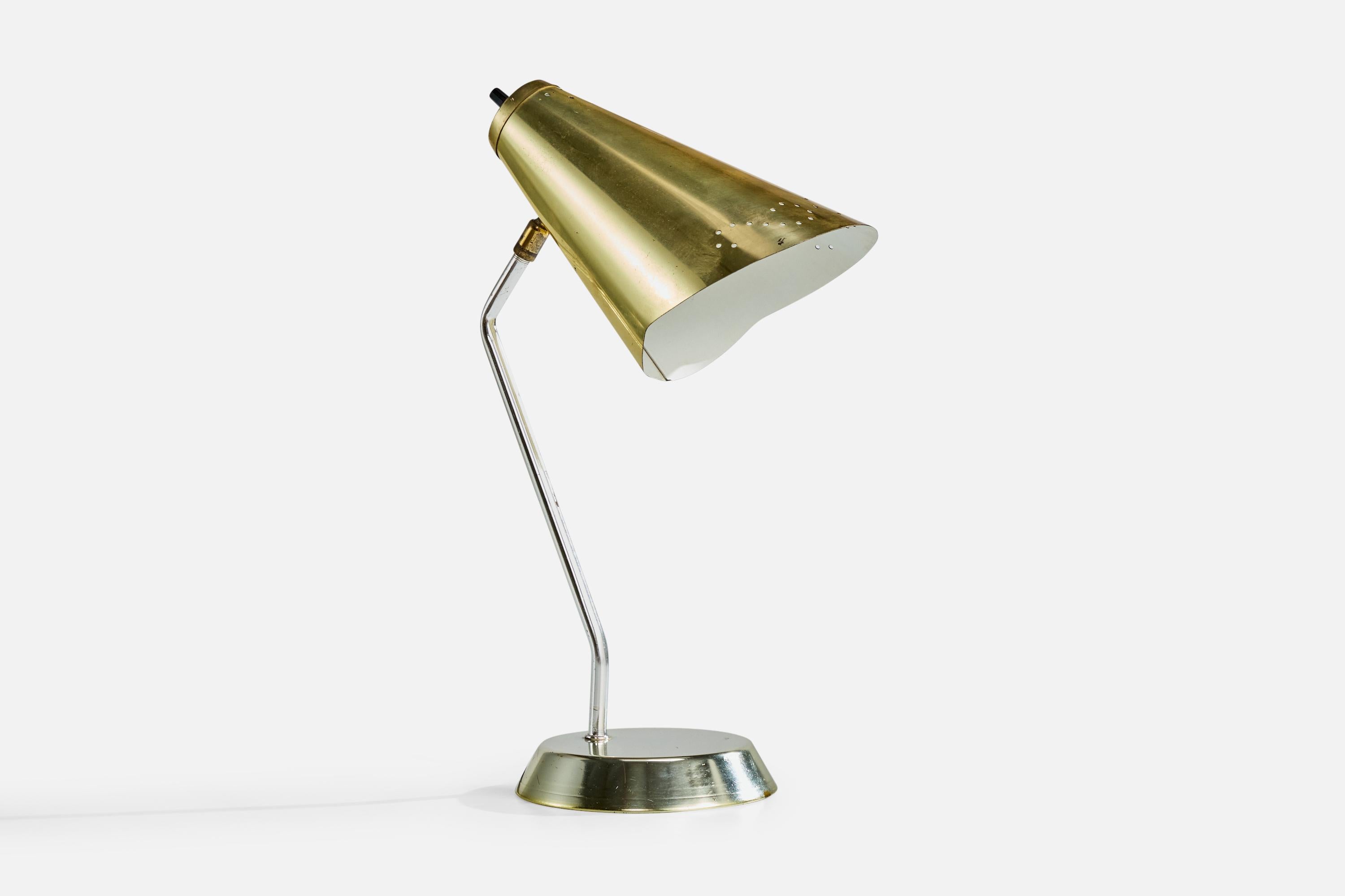 Lampe de table réglable en laiton et en métal, conçue et produite aux États-Unis, vers les années 1950.

Dimensions de la lampe (pouces) : 14.25 