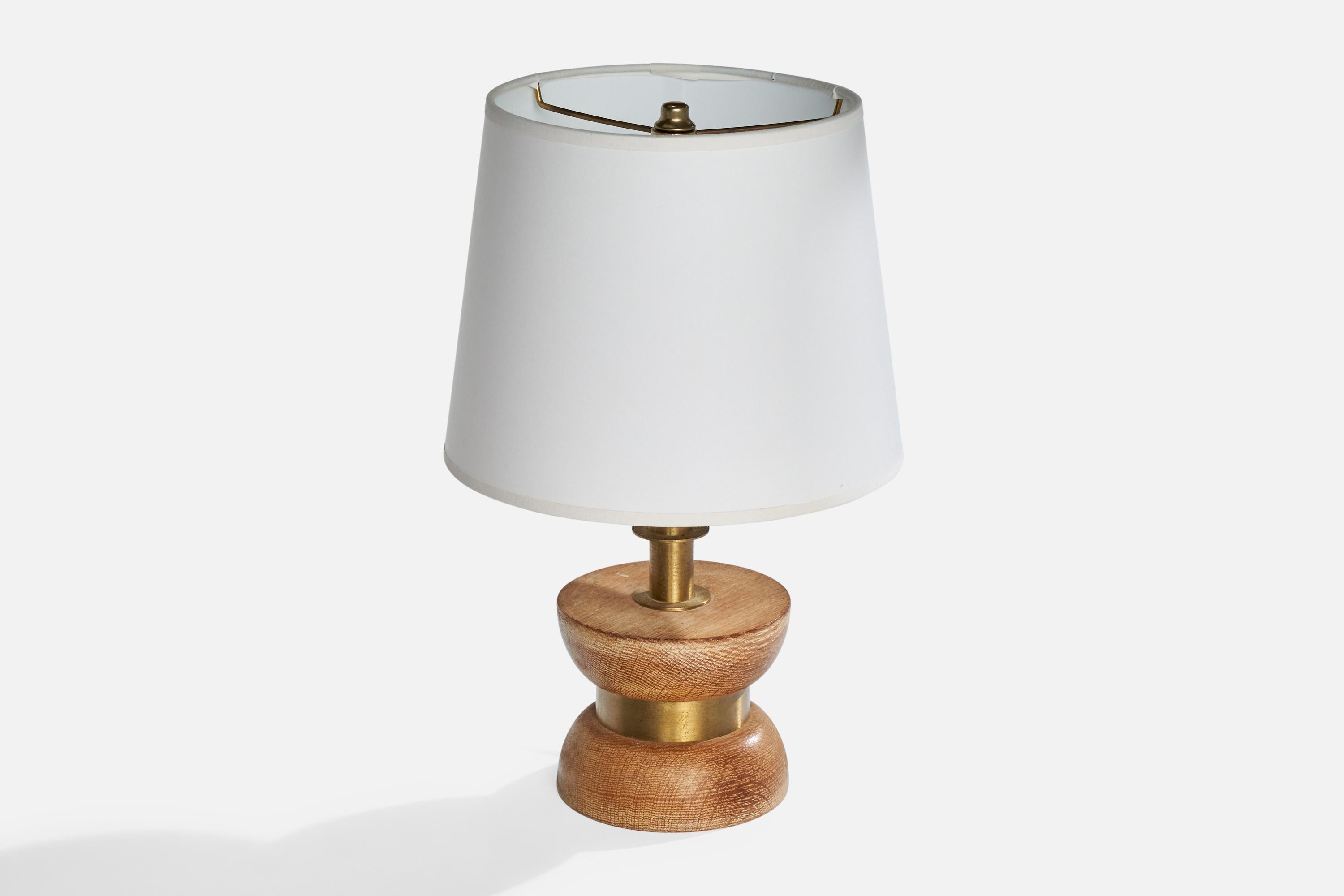 Mid-Century Modern Designer américain, lampe de table, laiton, Oak, États-Unis, années 1950 en vente