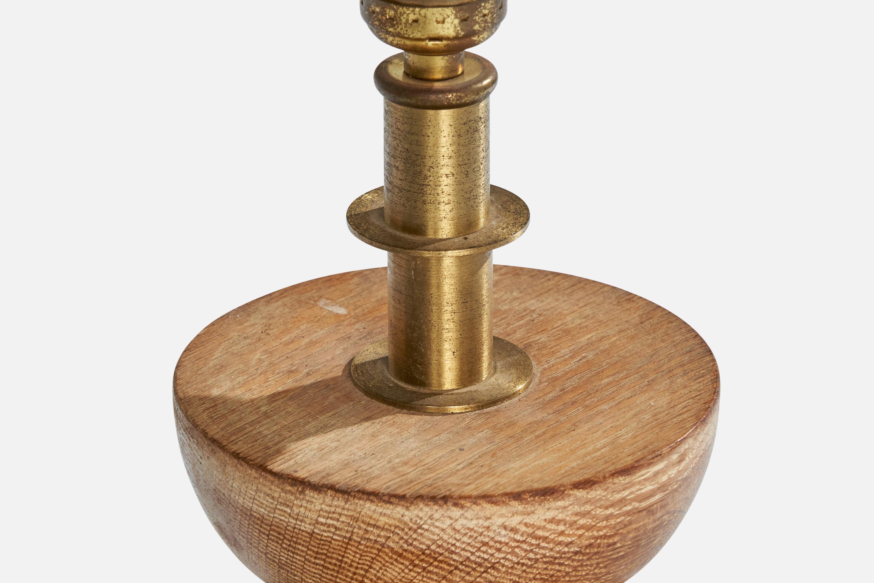 Américain Designer américain, lampe de table, laiton, Oak, États-Unis, années 1950 en vente