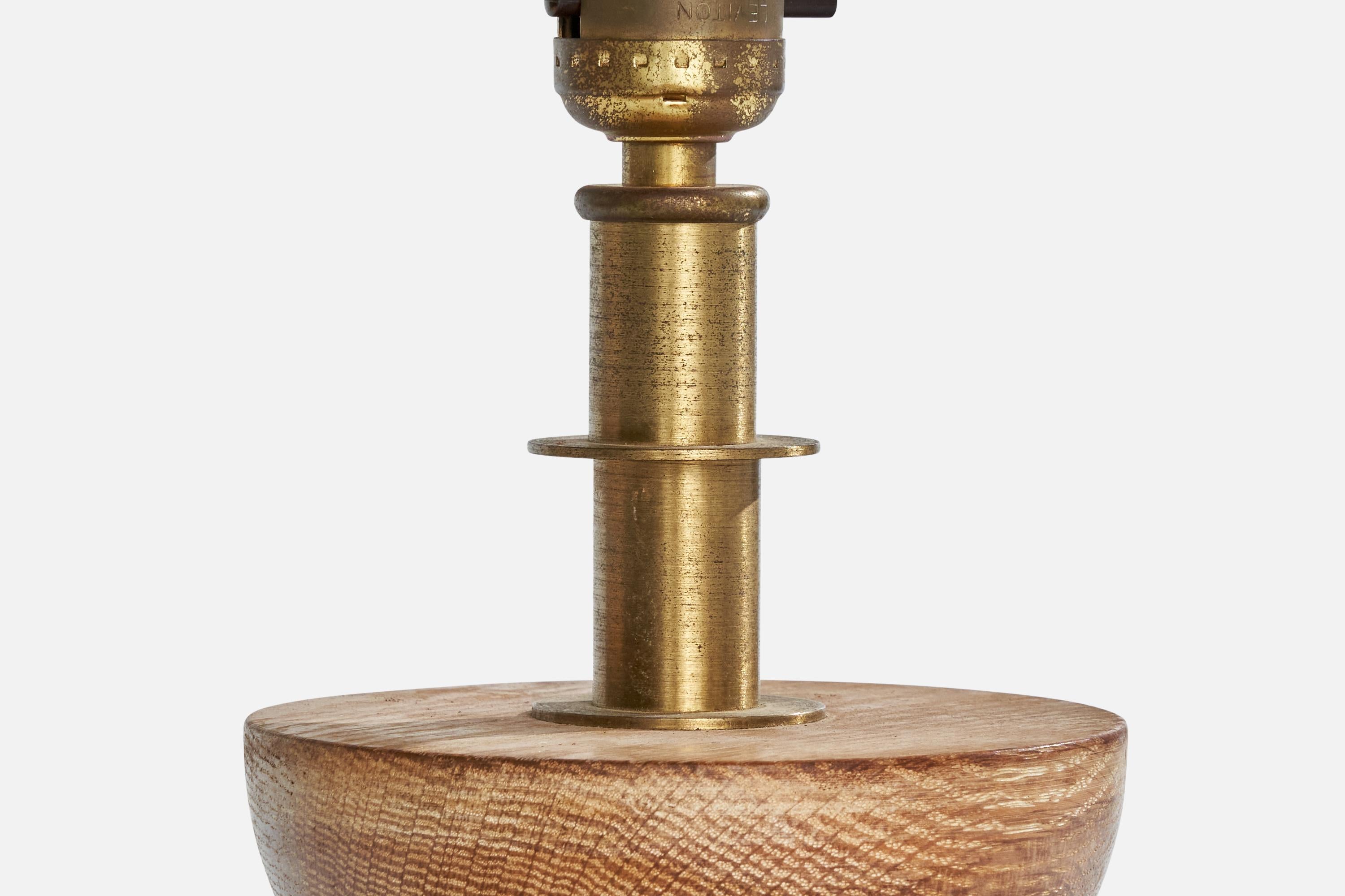 Designer américain, lampe de table, laiton, Oak, États-Unis, années 1950 Bon état - En vente à High Point, NC