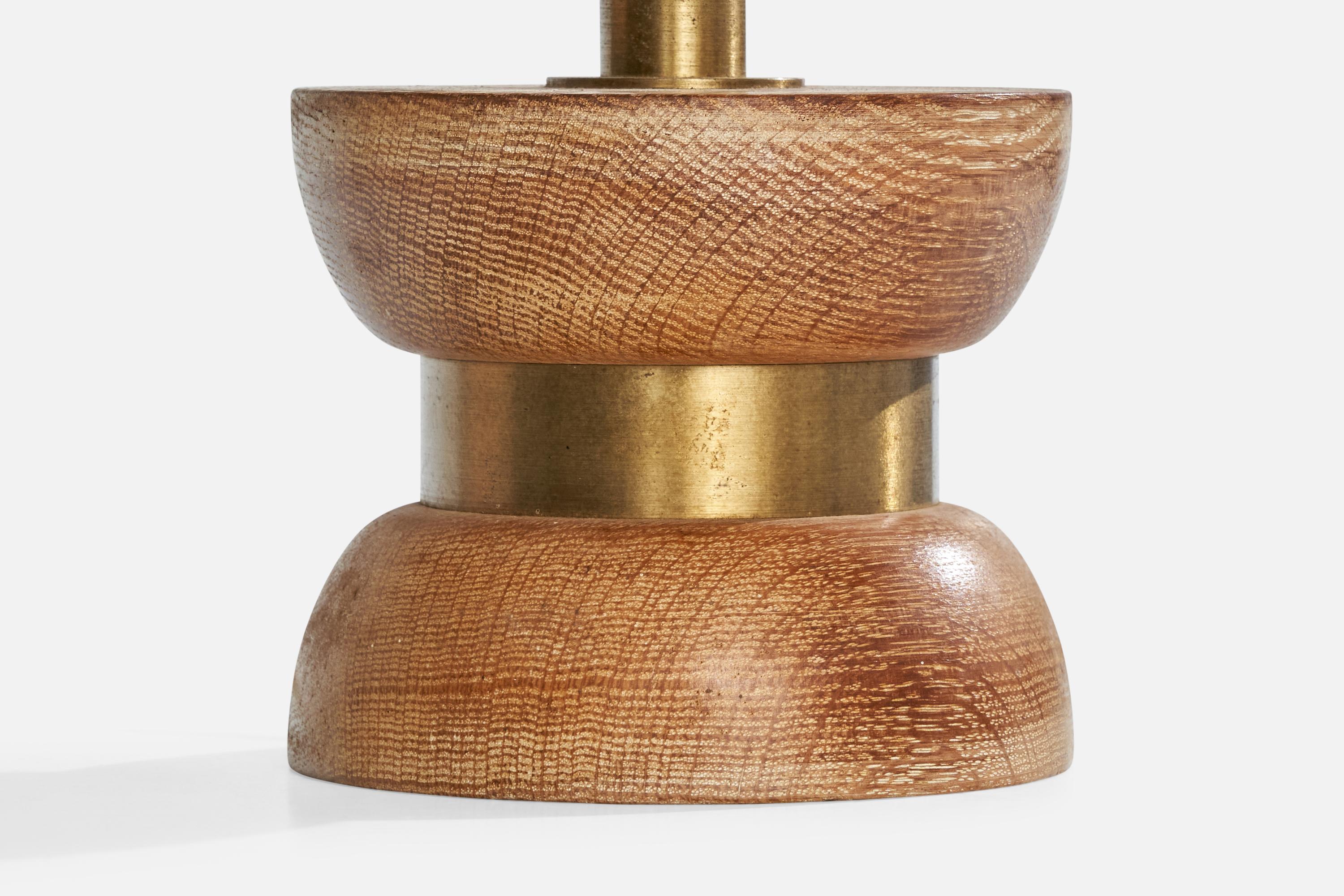 Milieu du XXe siècle Designer américain, lampe de table, laiton, Oak, États-Unis, années 1950 en vente