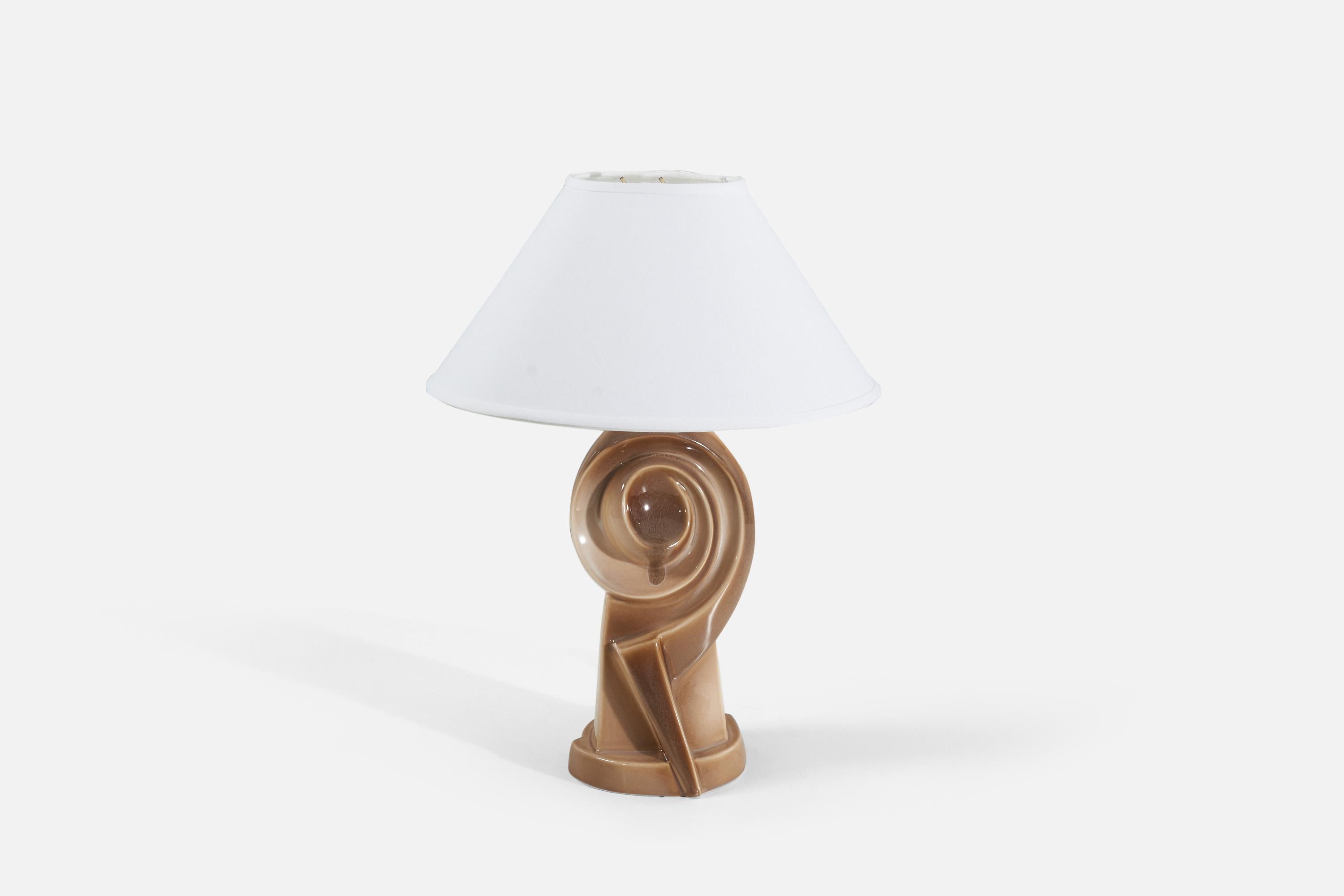 A brown- glazed ceramic and brass table lamp produced by an American designer, United States, 1960s.

Sold without lampshade

Measurements listed are of lamp.
Shade : 6 x 16 x 9.25
Lamp with shade : 23 x 16 x 16.