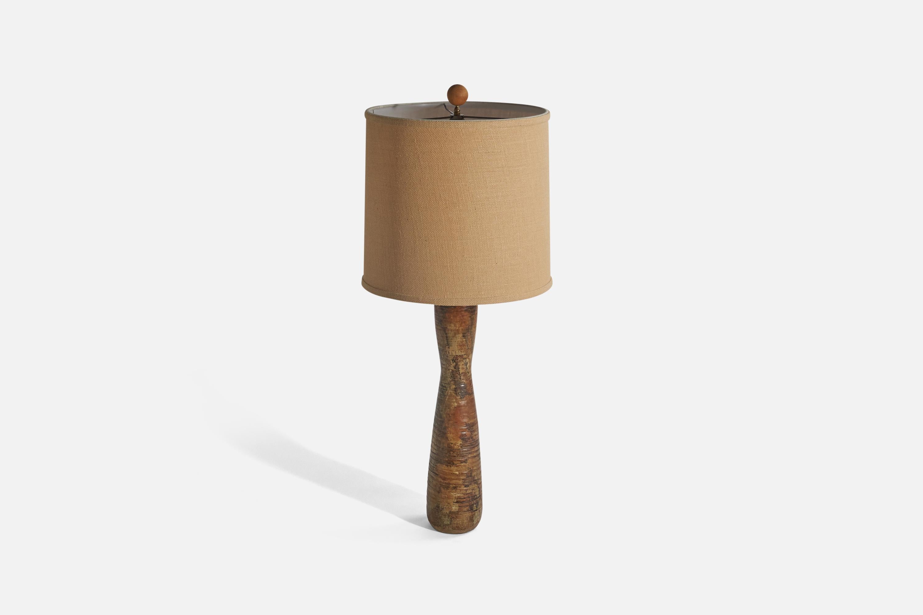 A brown-glazed ceramic, wood and light brown fabric table lamp designed and produced in the United States, c. 1950s. 

Sold with Lampshade(s). 
Stated dimensions refer to the Lamp with the Shade(s). 

Socket takes standard E-26 medium base