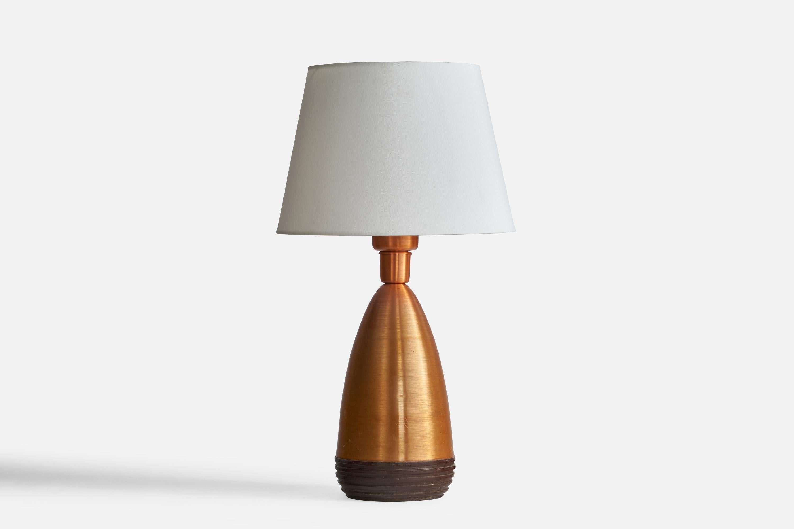 A copper and brown-painted wood table lamp designed and produced in the US, c. 1950s.

Dimensions of Lamp (inches): 19.75” H x 6.75” Diameter
Dimensions of Shade (inches): 10” Top Diameter x 14” Bottom Diameter x 10” H
Dimensions of Lamp with Shade