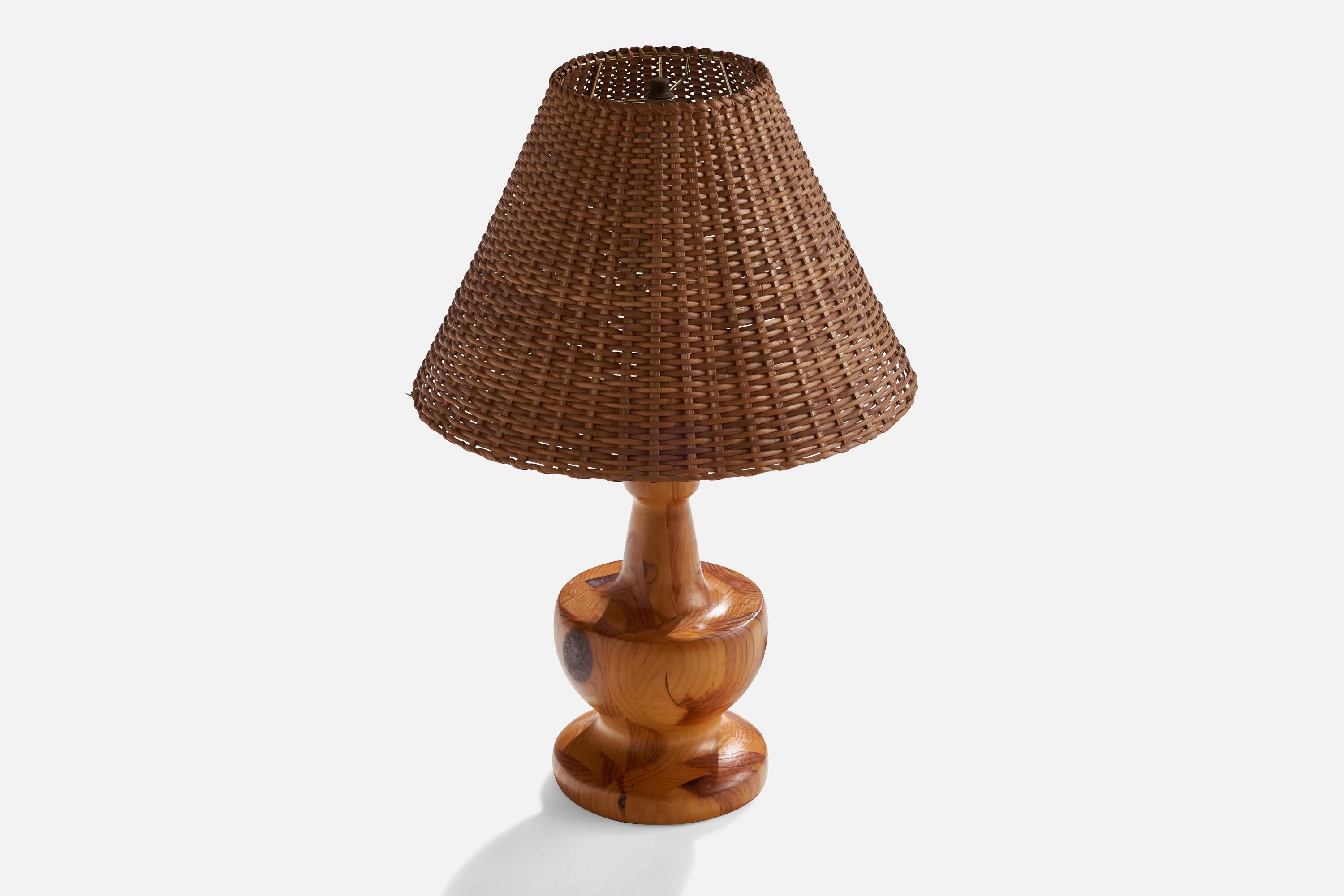 Mid-Century Modern American Designer, Table Lamp, Hickory, Rattan, USA, 1950s For Sale