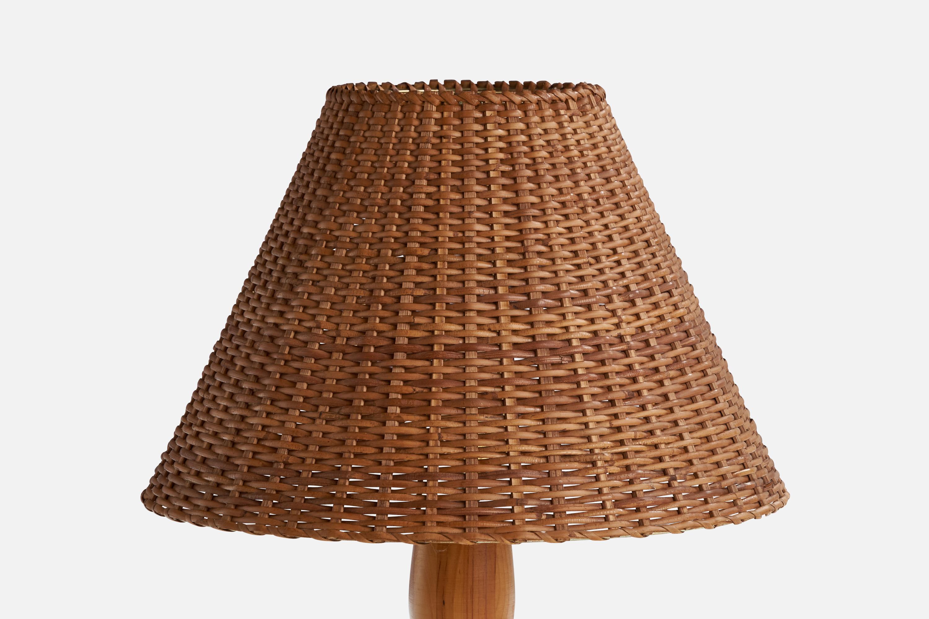 American Designer, Table Lamp, Hickory, Rattan, USA, 1950s In Good Condition For Sale In High Point, NC