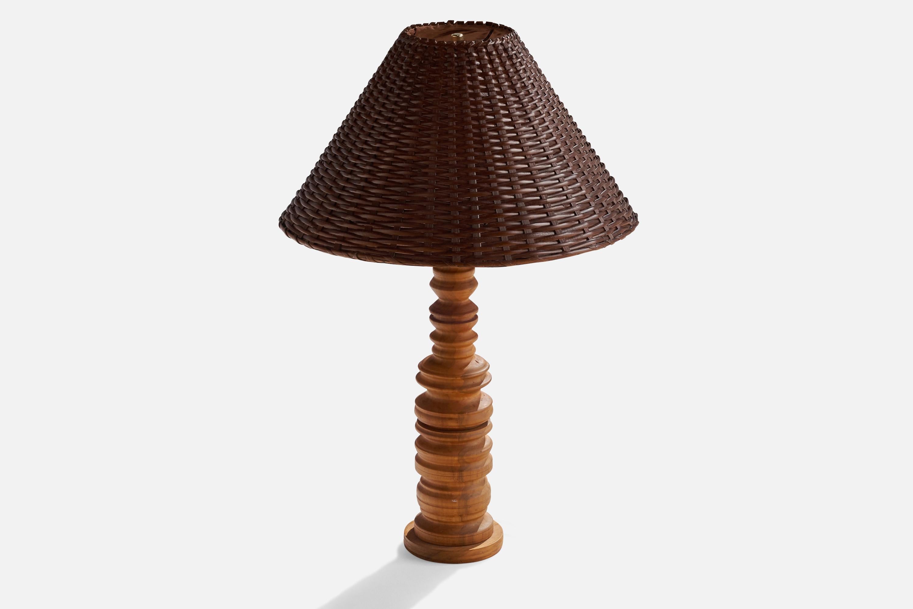 American Designer, Table Lamp, Hickory, Rattan, USA, 1960s In Good Condition For Sale In High Point, NC