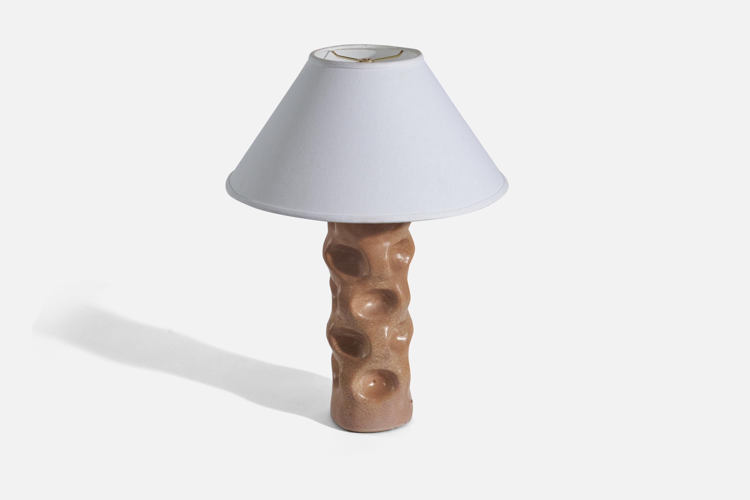 A light brown ceramic table lamp designed and produced by an American designer, USA, 1960s.

Sold without lampshade. 
Dimensions of Lamp (inches) : 18.56 x 5.5 x 5.5 (Height x Width x Depth)
Dimensions of Shade (inches) : 6.25 x 16.37 x 9.12 (Top