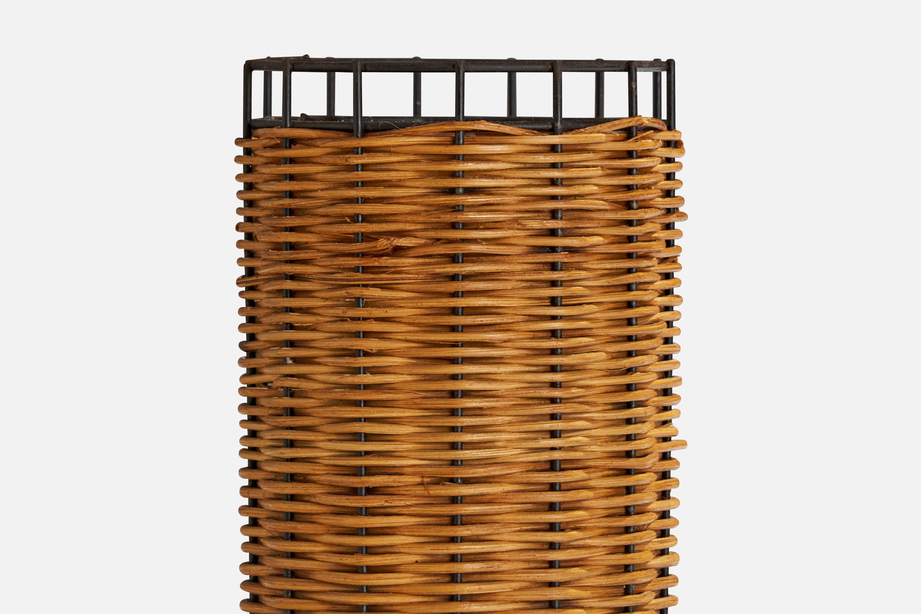 Amerikanische Designerin, Tischlampe, Metall, Rattan, USA, 1960er Jahre im Zustand „Gut“ in High Point, NC