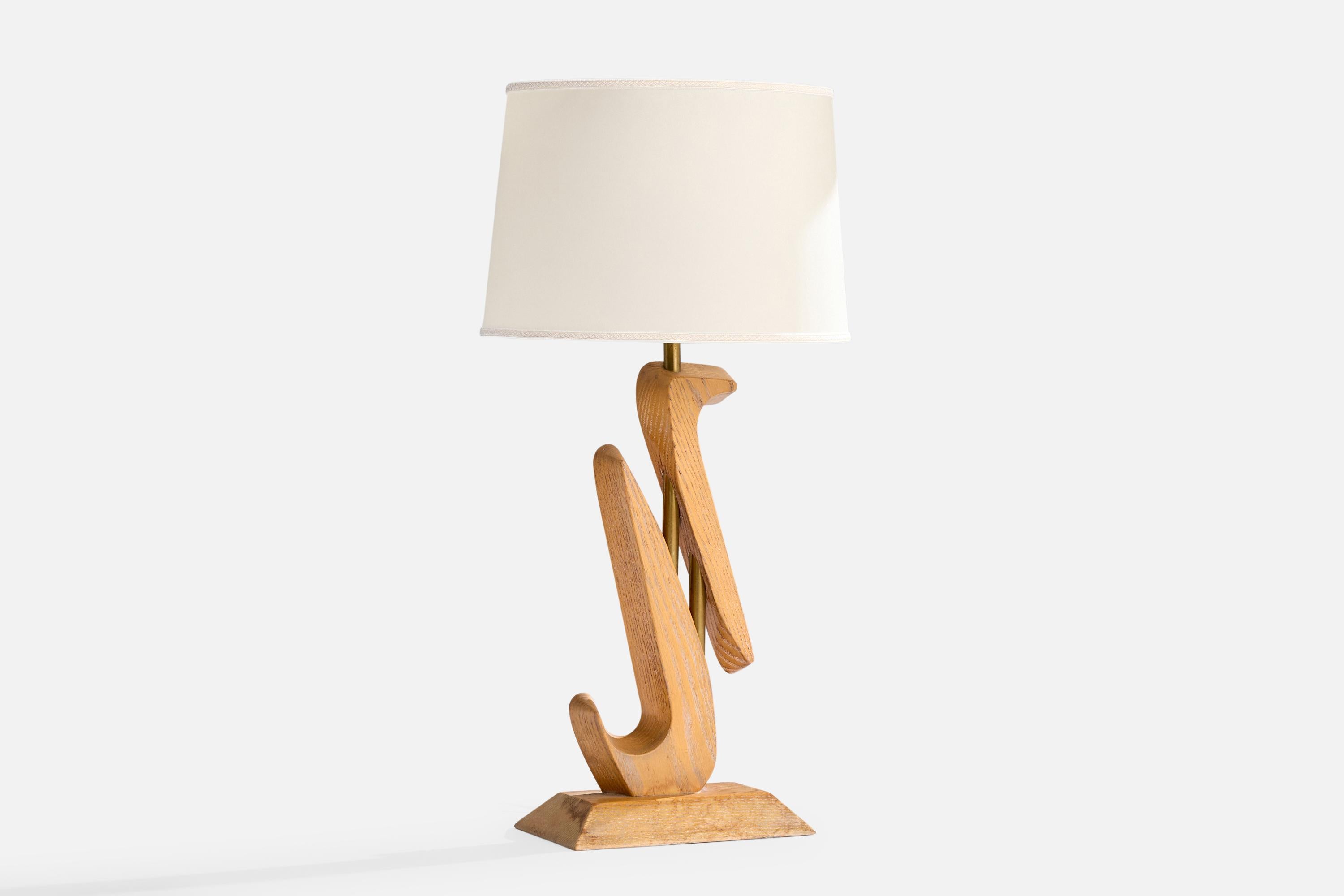 Lámpara de mesa de roble, papel pergamino, cristal y latón, diseñada y fabricada en EE.UU., c. 1950.

Dimensiones de la lámpara con pantalla (pulgadas): 32,5 
