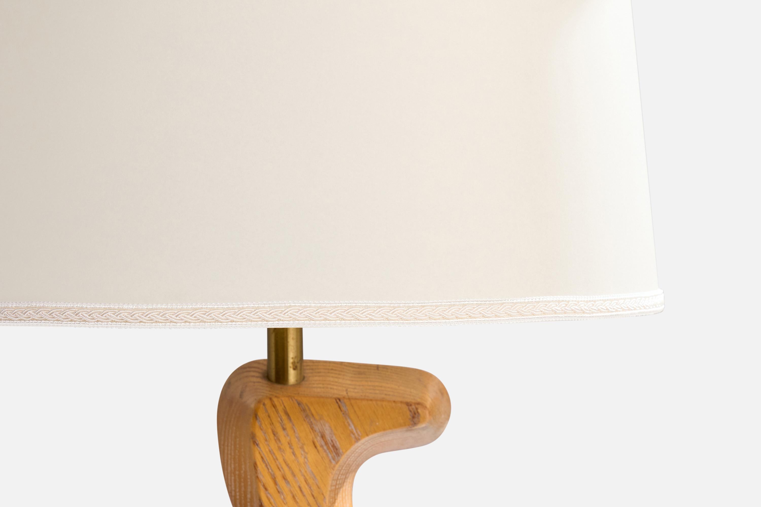 American Designer, Table Lamp, Oak, Brass, Paper, USA, 1950s en Bueno estado para la venta en High Point, NC