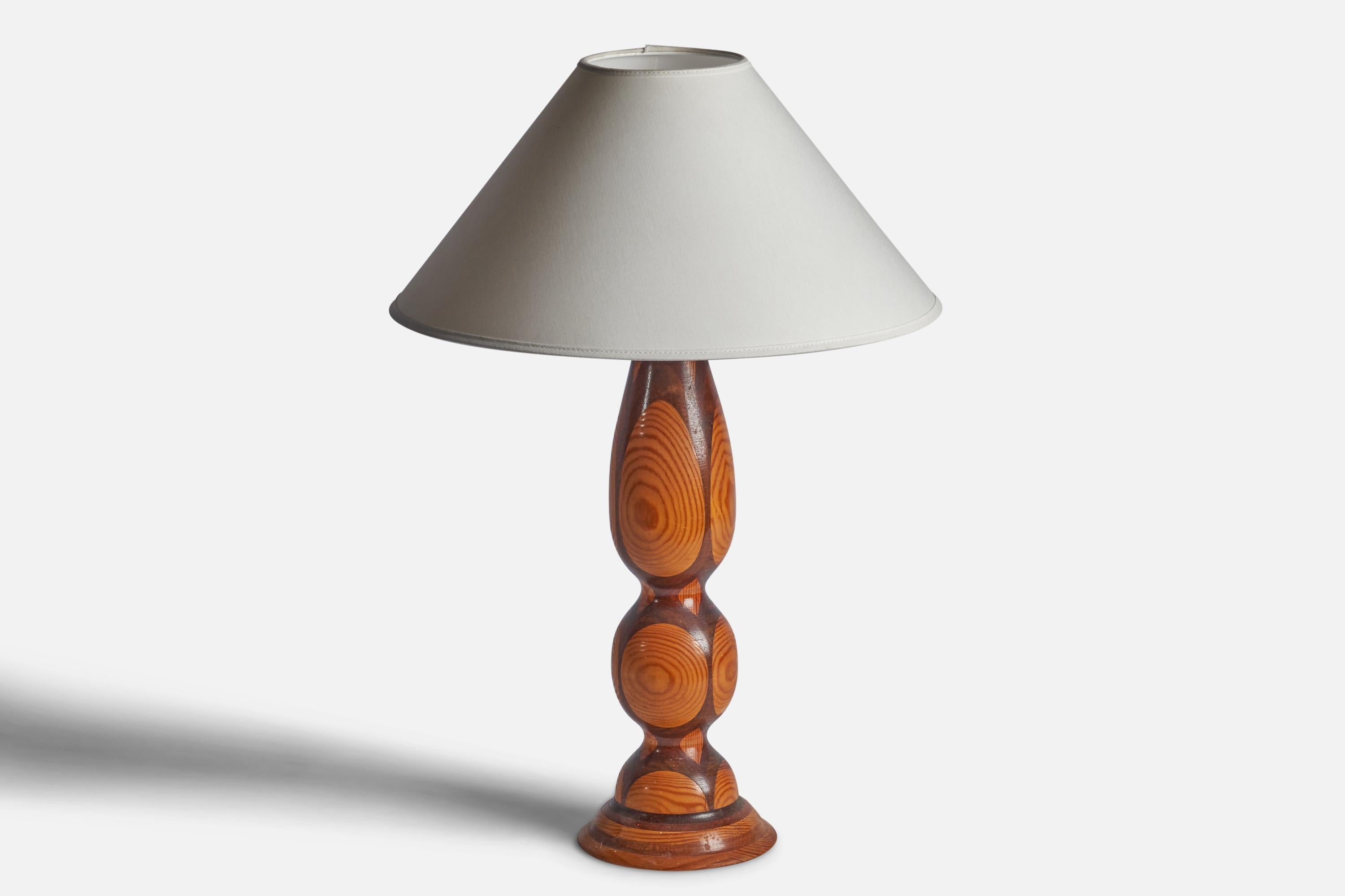 Mid-Century Modern American Designer, Table Lamp, Pine, Walnut, USA, 1950s For Sale