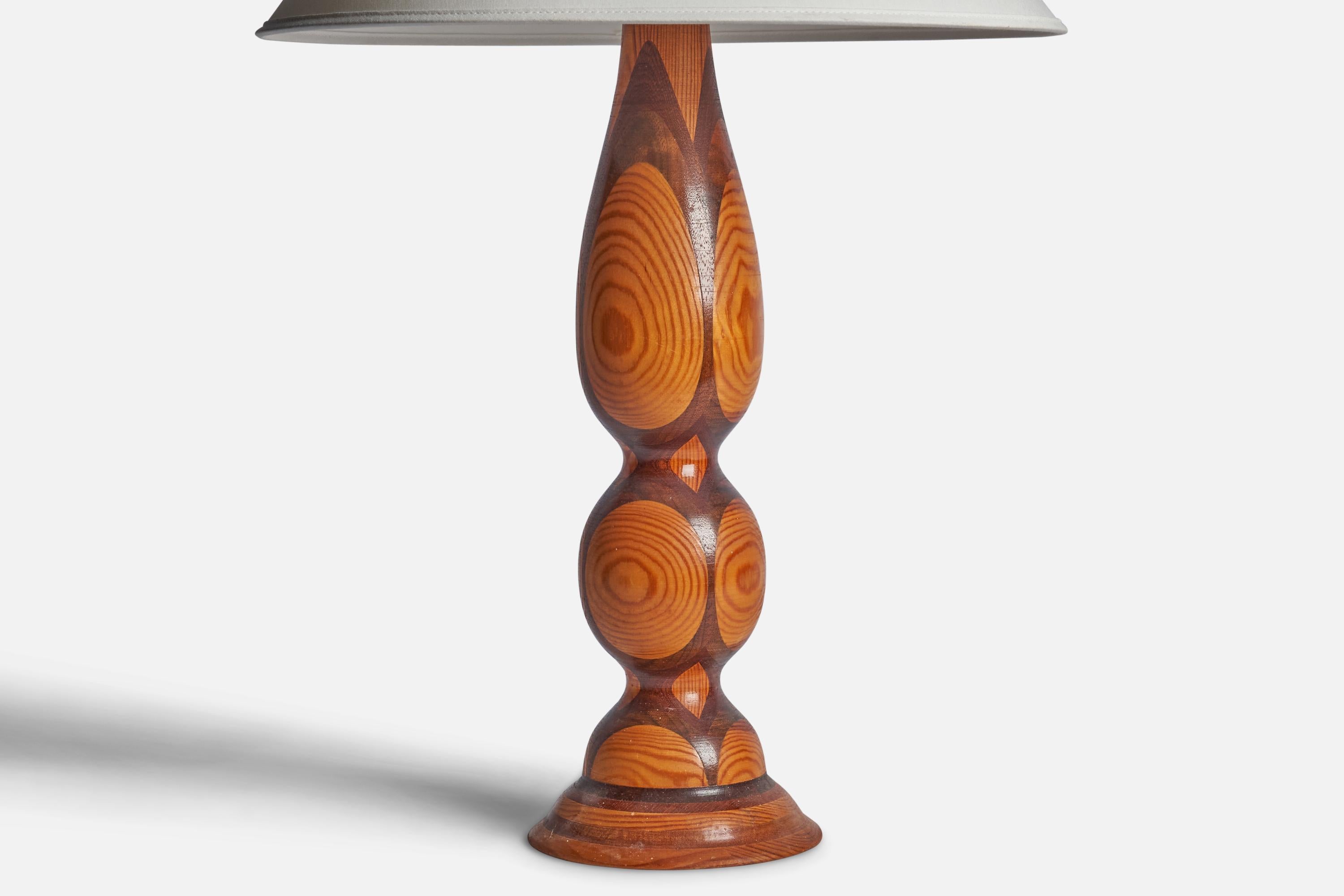 American Designer, Table Lamp, Pine, Walnut, USA, 1950s In Good Condition For Sale In High Point, NC