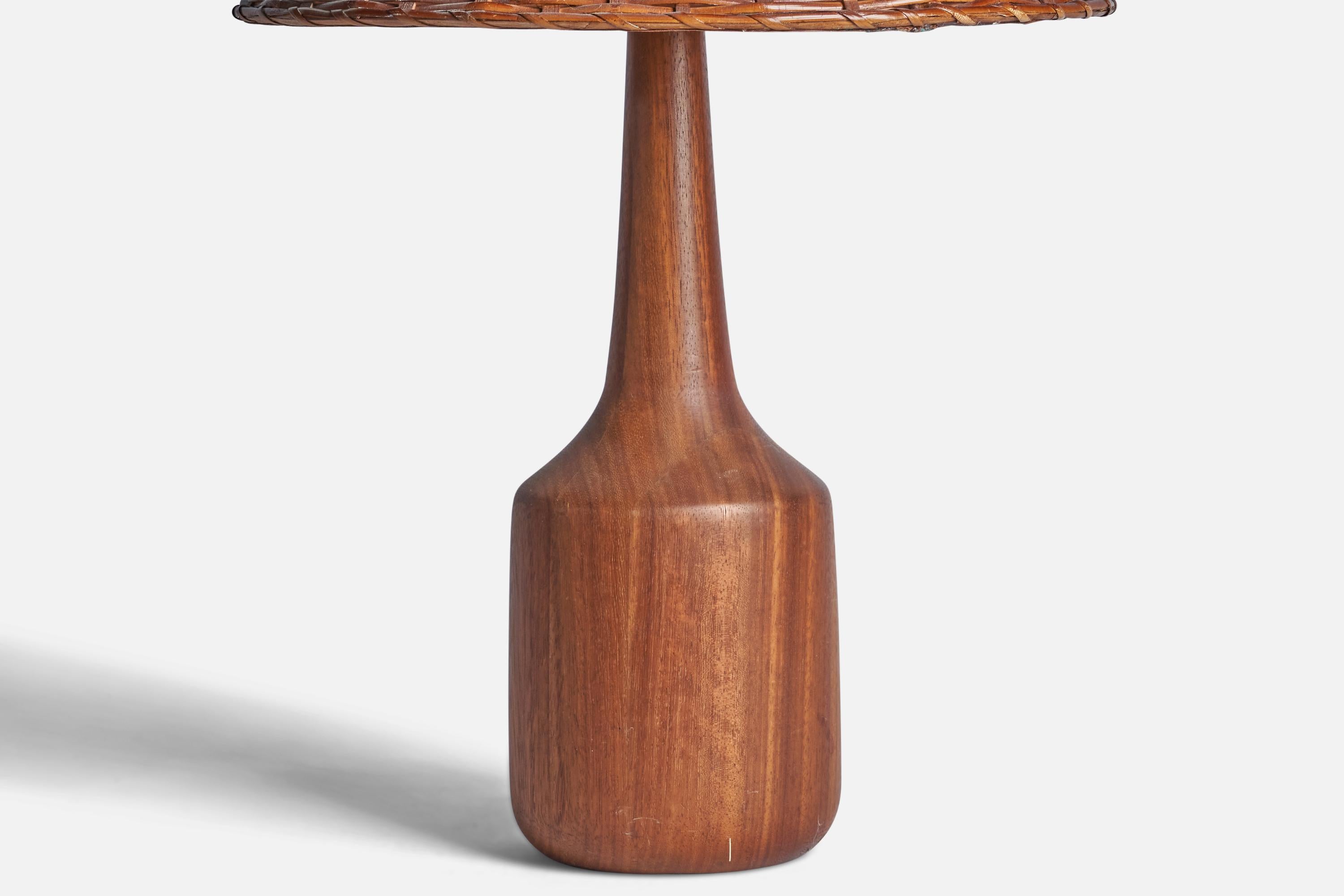 American Designer, Table Lamp, Teak, Rattan, USA, 1950s In Good Condition For Sale In High Point, NC