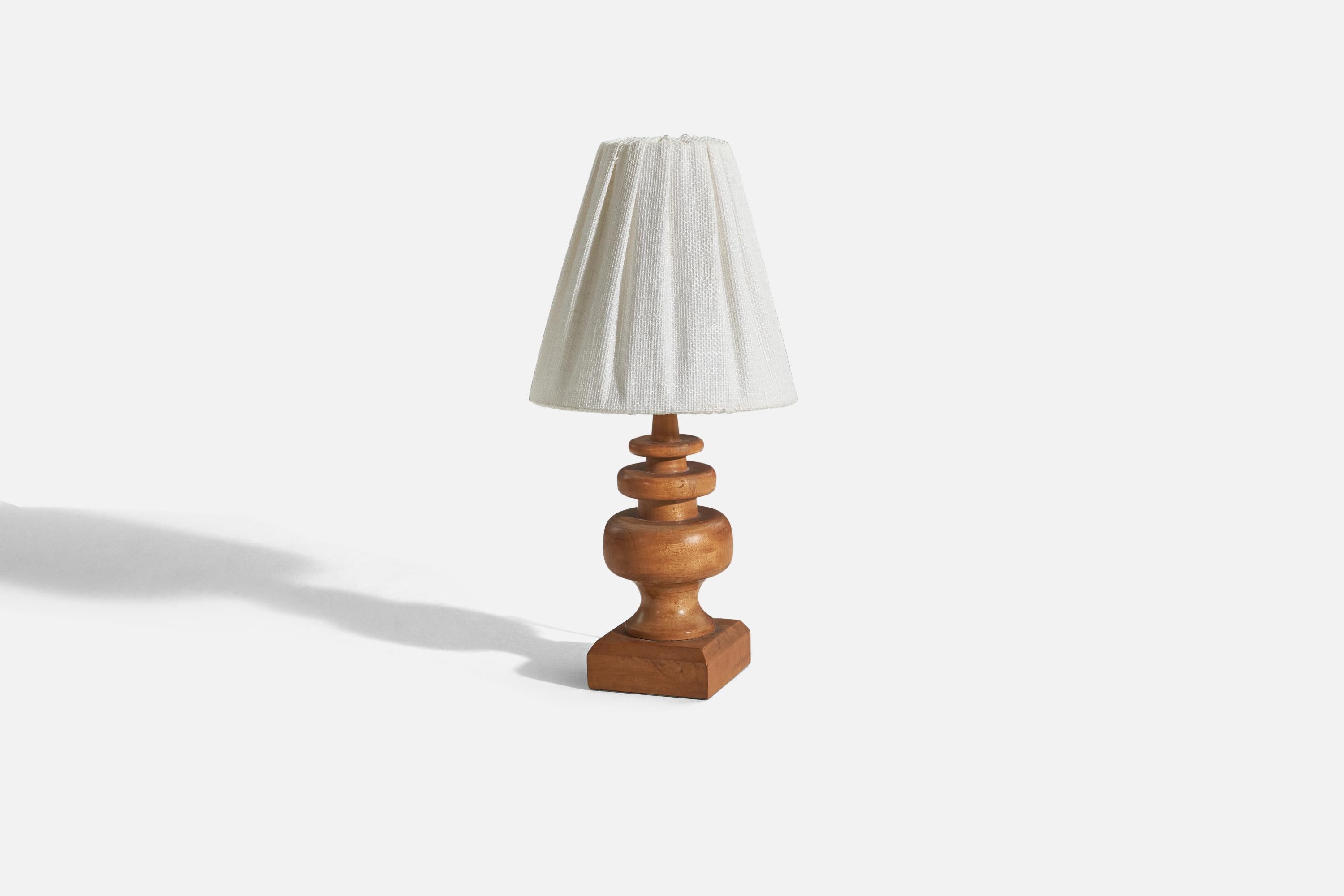 A wood and fabric table lamp designed and produced in the United States, c. 1950s. 

Sold with lampshade. 
Dimensions of Lamp (inches) : 11.18 x 3.87 x 4 (Height x Width x Depth)
Dimensions of Shade (inches) : 3.75 x 8 x 8 (Top Diameter x Bottom