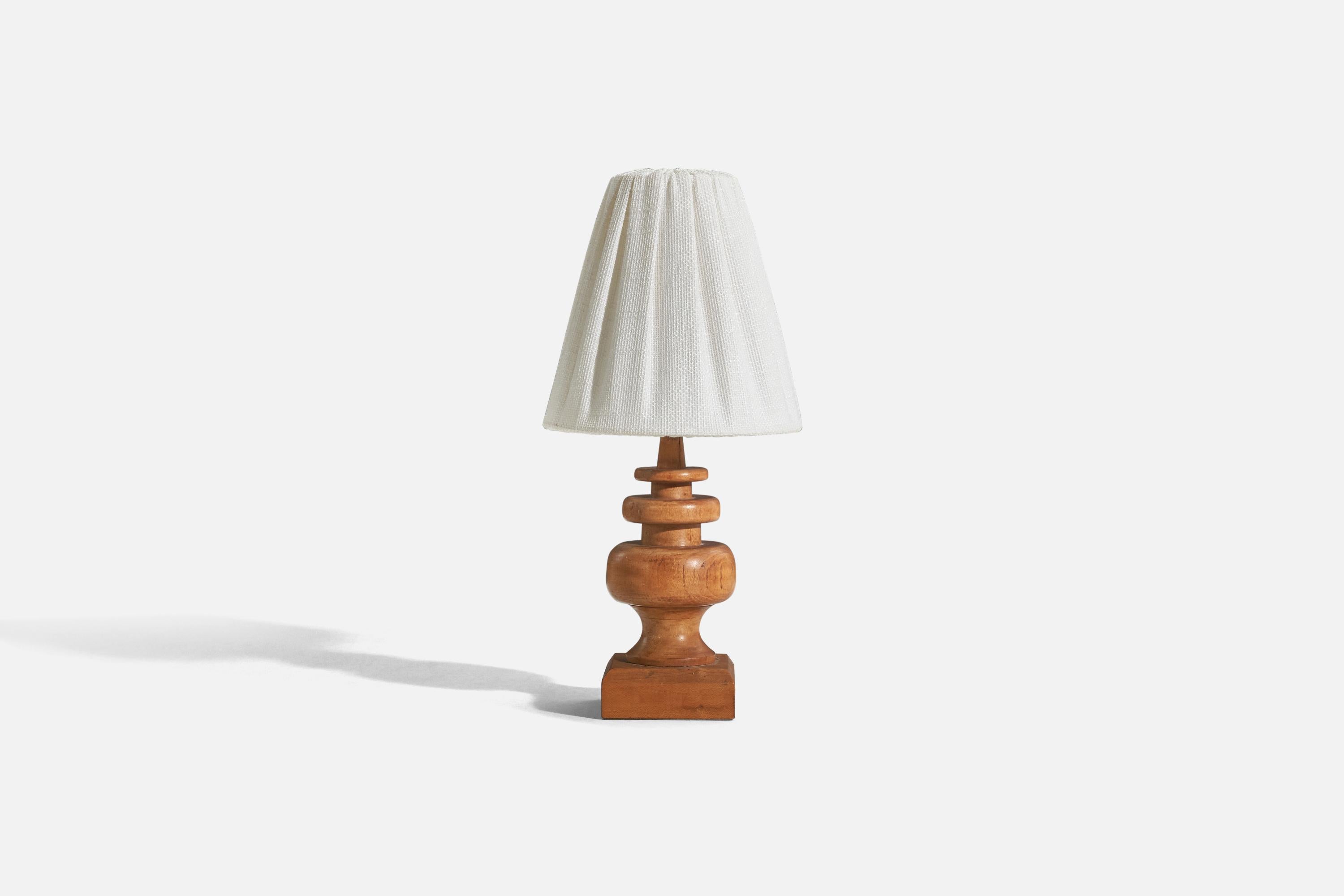 American Designer, Table Lamp, Wood, Fabric, United States, 1950s In Good Condition For Sale In High Point, NC