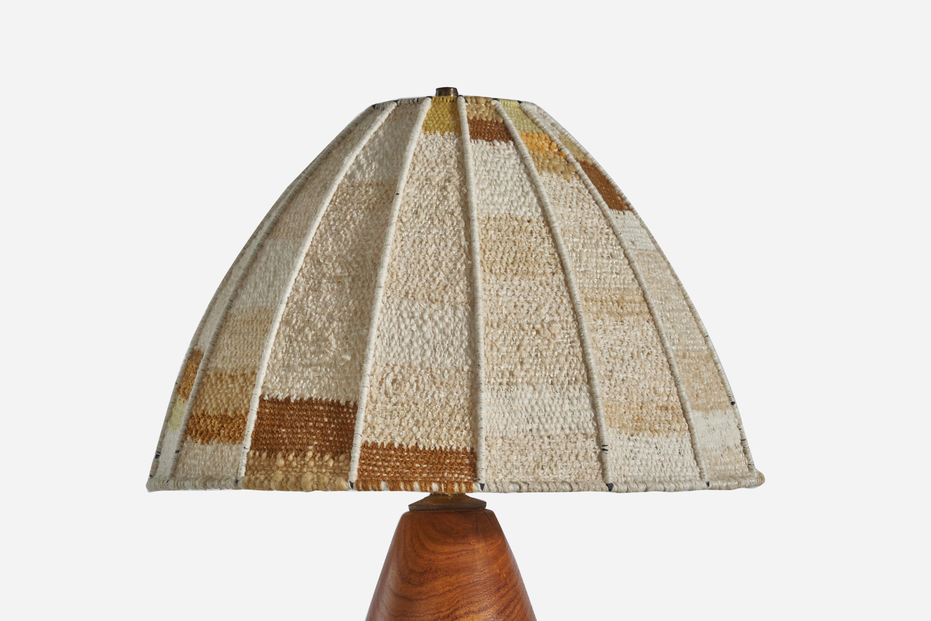 American Designer, Table Lamp, Wood, Fabric, USA, 1950s In Good Condition For Sale In High Point, NC