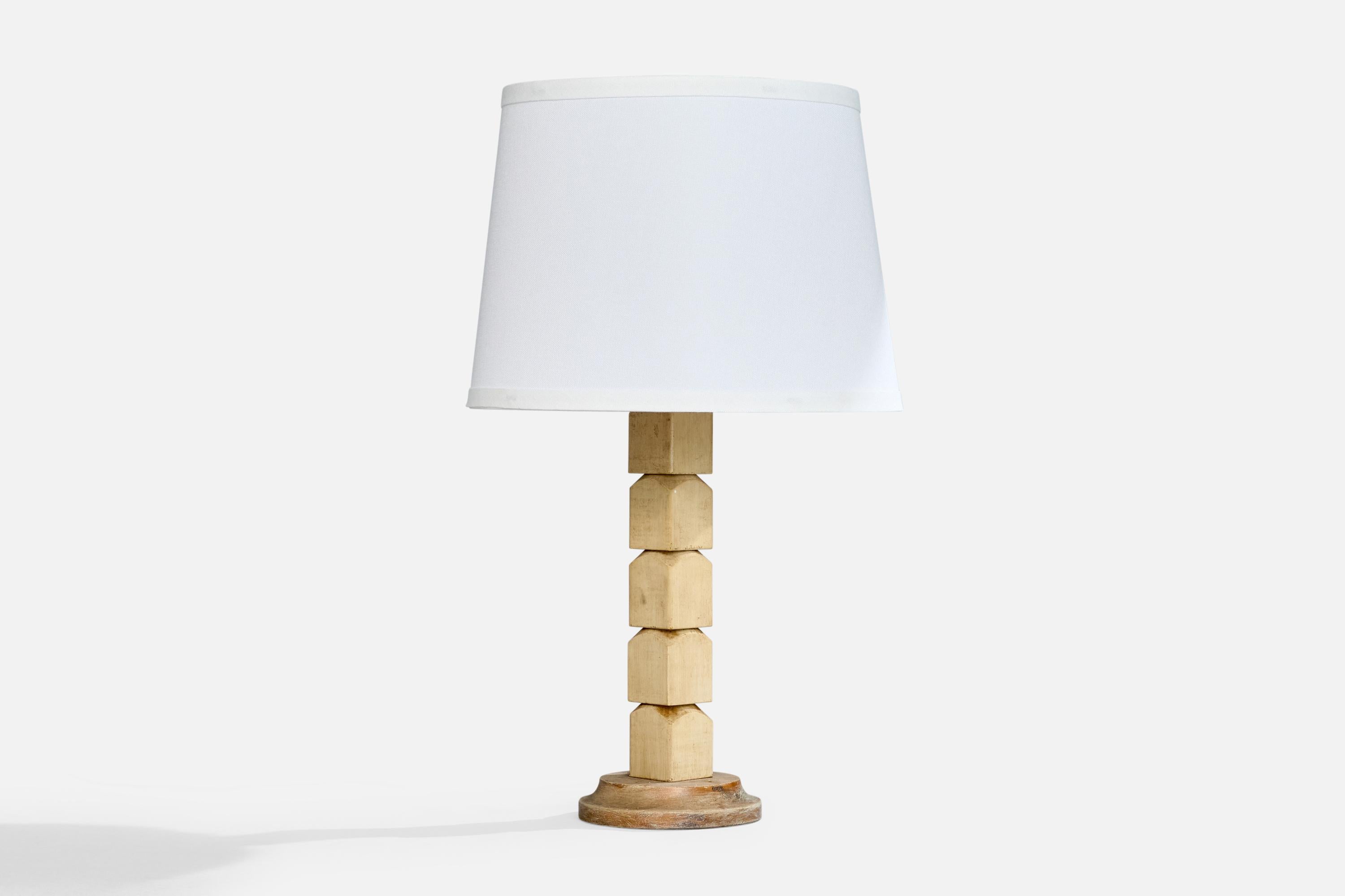 Lampe de table en bois cérusé conçue et produite aux États-Unis, vers les années 1950.

Dimensions de la lampe (pouces) : 15