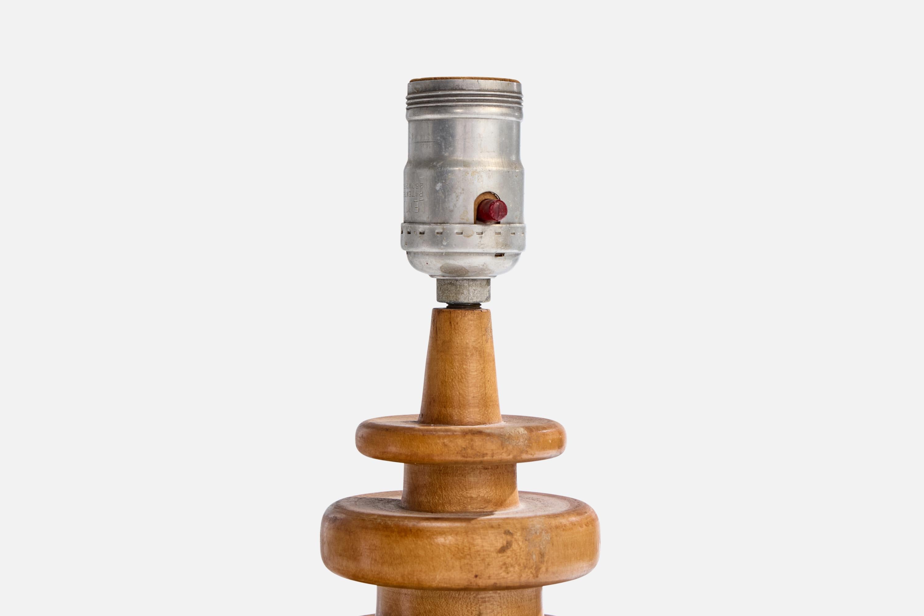 Diseñador americano, Lámpara de mesa, Madera, EE.UU., Años 50 en Bueno estado para la venta en High Point, NC