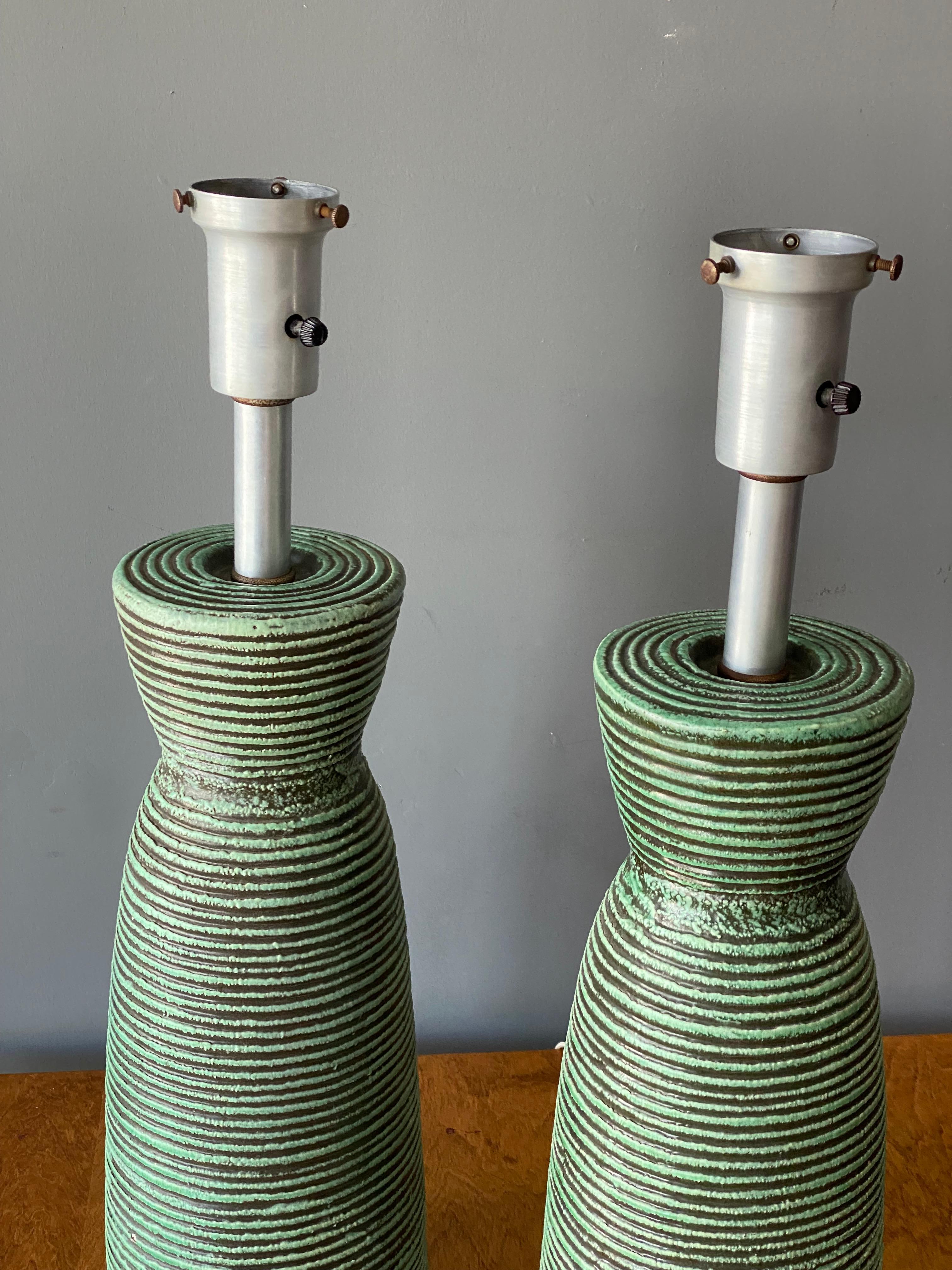 American Designer, Table Lamps, Incised Stoneware, Metal, United States, 1950s In Good Condition In High Point, NC