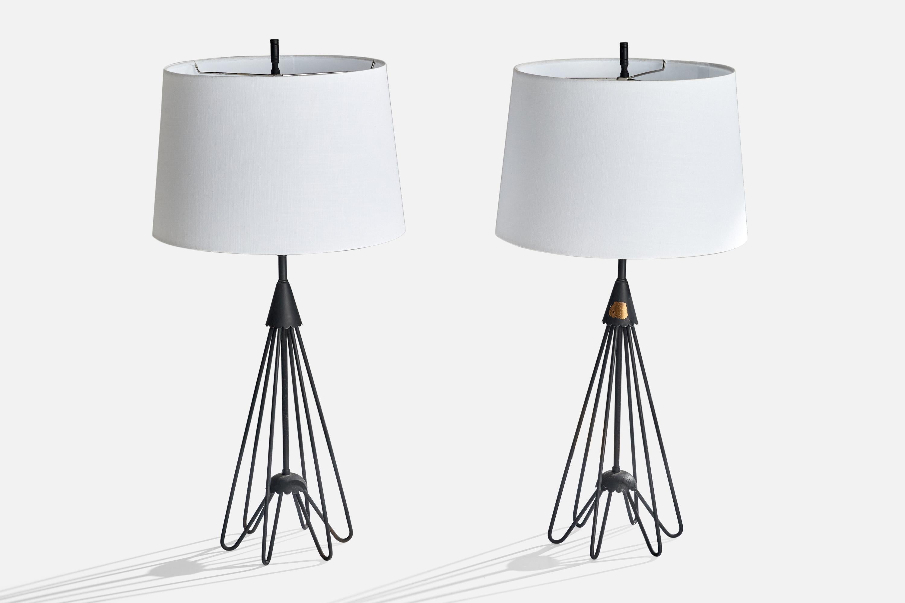 Diseñador americano, Lámparas de mesa, Hierro, EE.UU., Década de 1950 Moderno de mediados de siglo en venta