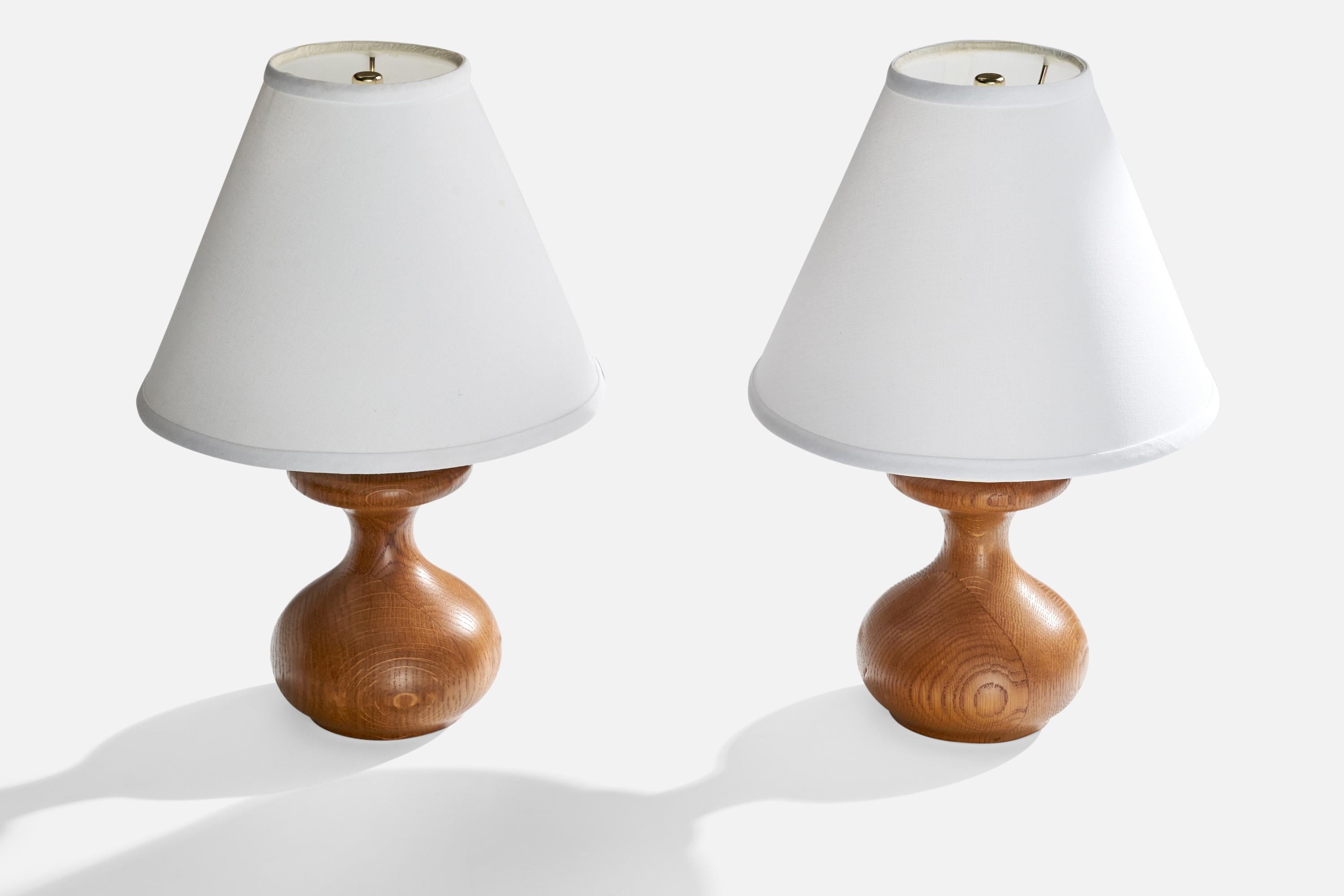 Mid-Century Modern Designer américain, lampes de table, Oak, laiton, États-Unis, années 1950 en vente