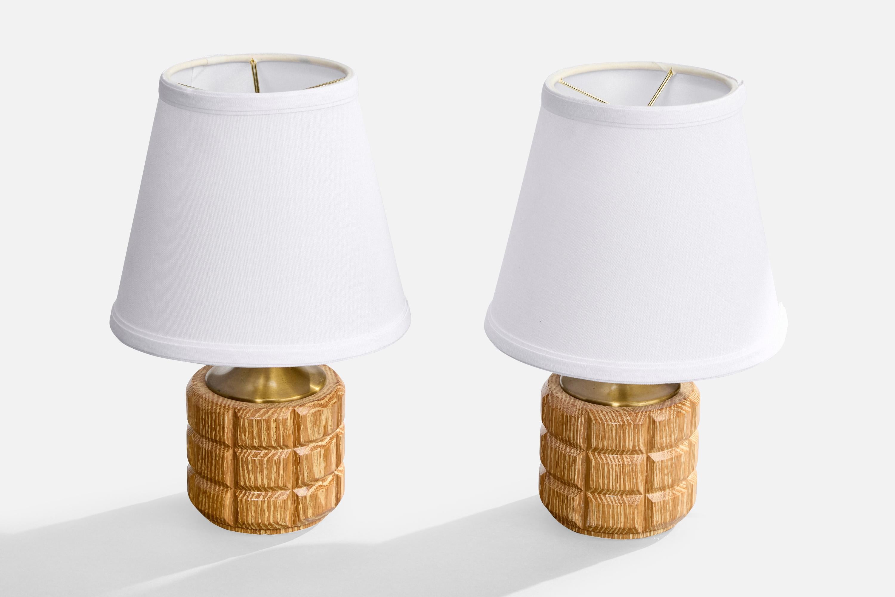 Mid-Century Modern American Designer, Table Lamps, Oak, Brass, USA, 1950s For Sale