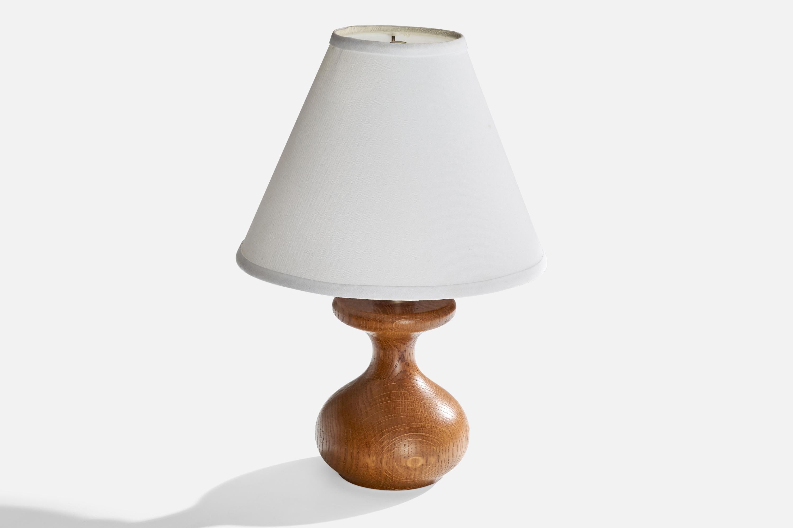 Américain Designer américain, lampes de table, Oak, laiton, États-Unis, années 1950 en vente