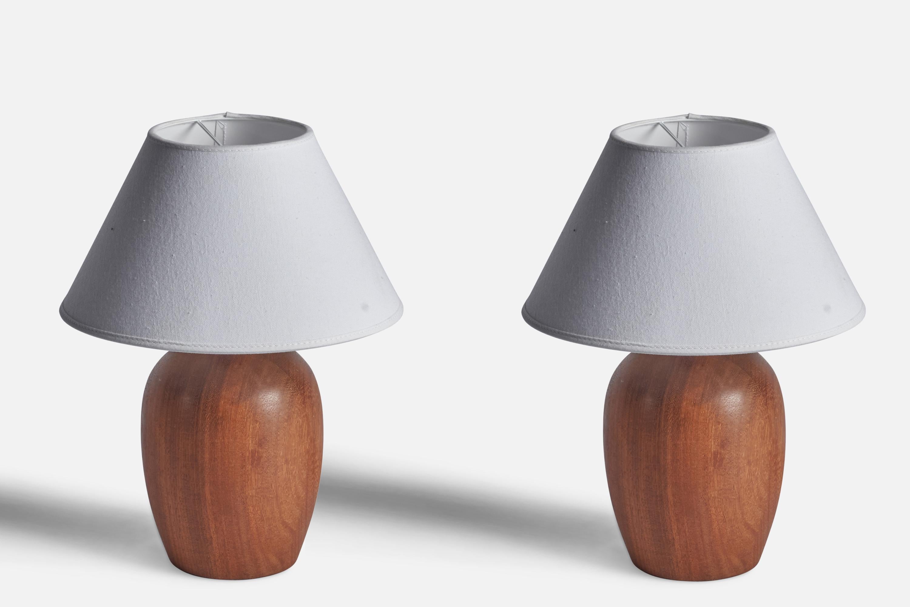 Mid-Century Modern American Designer, Table Lamps, Walnut, USA, 1950s For Sale