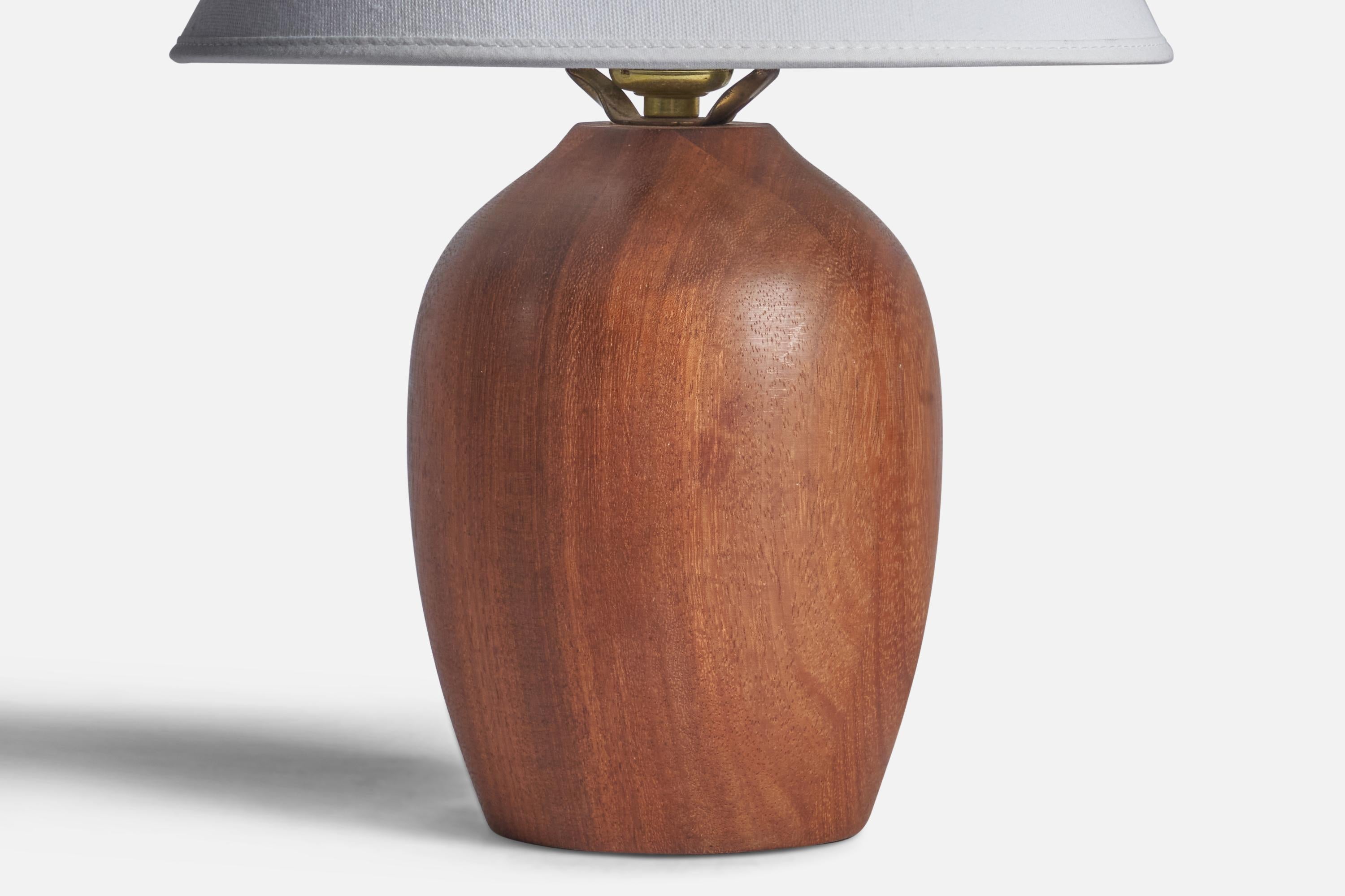 American Designer, Table Lamps, Walnut, USA, 1950s In Good Condition For Sale In High Point, NC