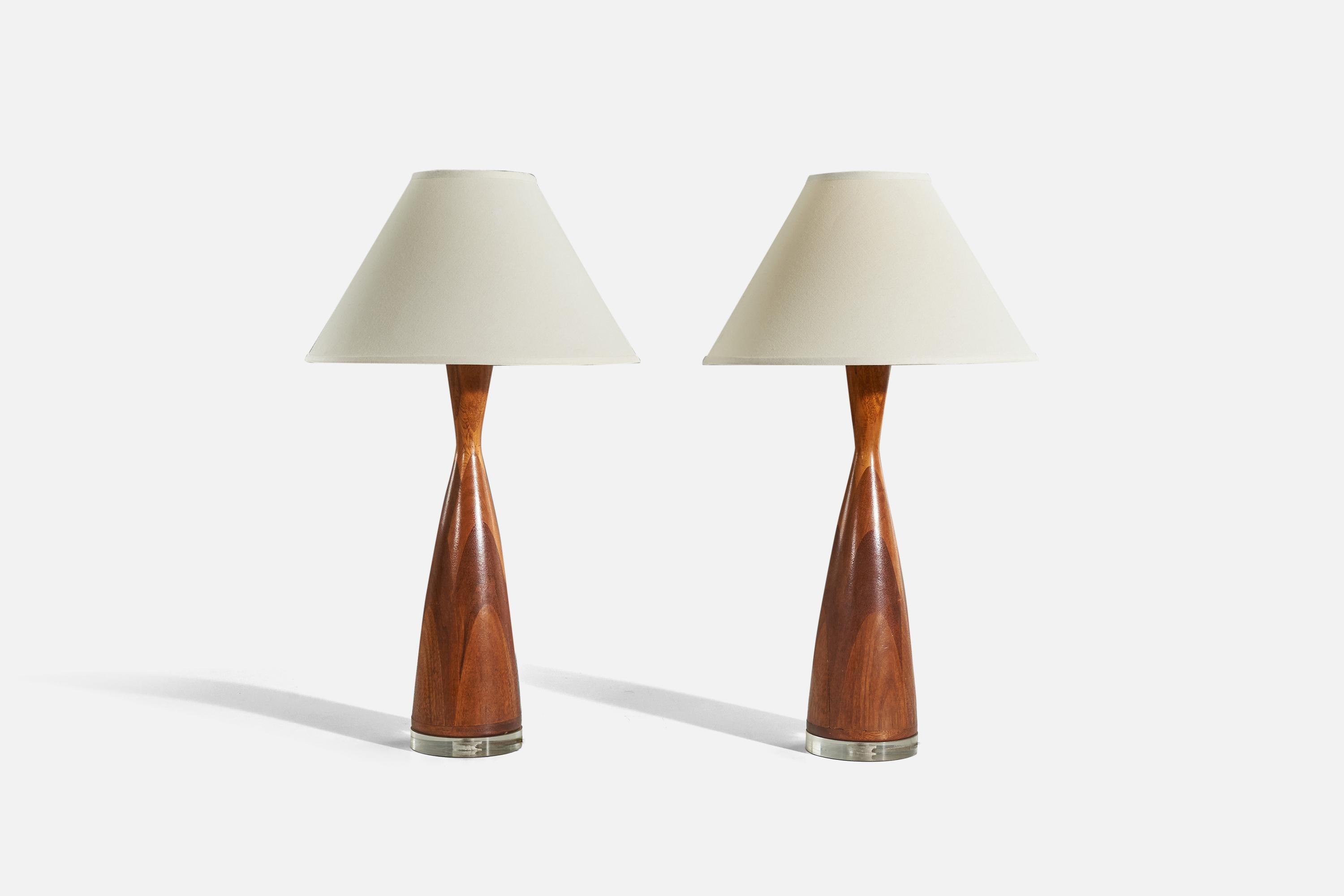 A pair wood and acrylic table lamps designed and produced in the United States, 1960s.

Sold without lampshade. 
Dimensions of lamp (inches) : 24.37 x 5.87 x 5.87 (H x W x D)
Dimensions of shade (inches) : 6 x 17.25 x 11 (T x B x S)
Dimension