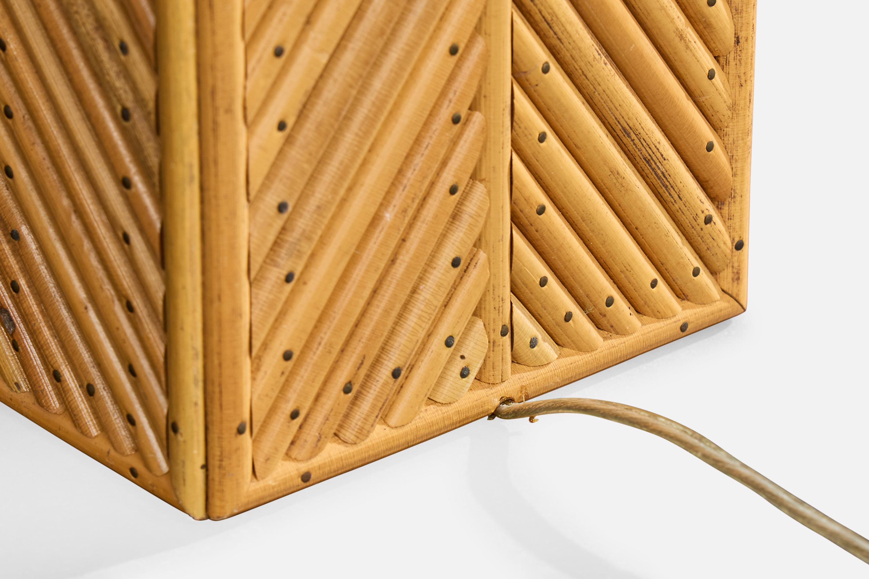 Mid-Century moderno Designer americano, Lampade da tavolo, Wood, Ottone, USA, anni '50 in vendita