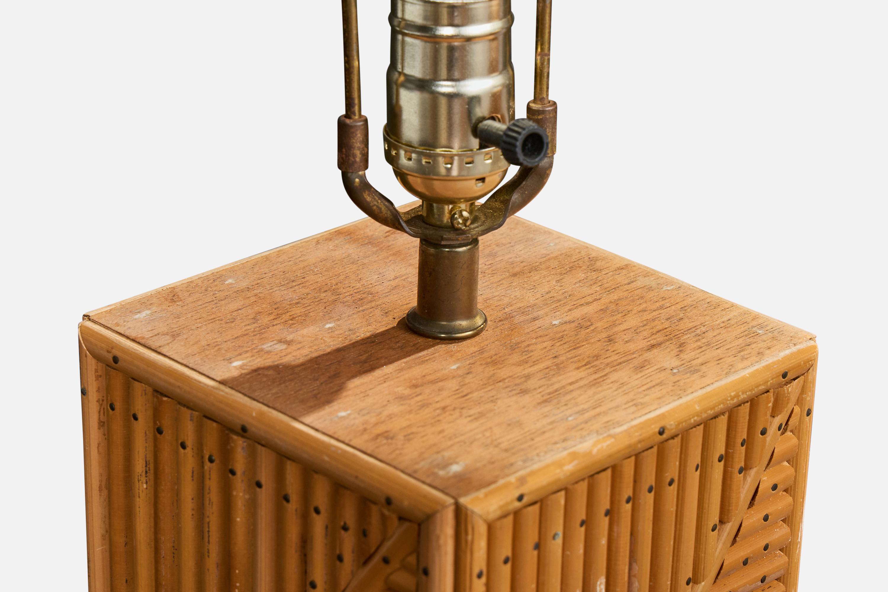 Metà XX secolo Designer americano, Lampade da tavolo, Wood, Ottone, USA, anni '50 in vendita