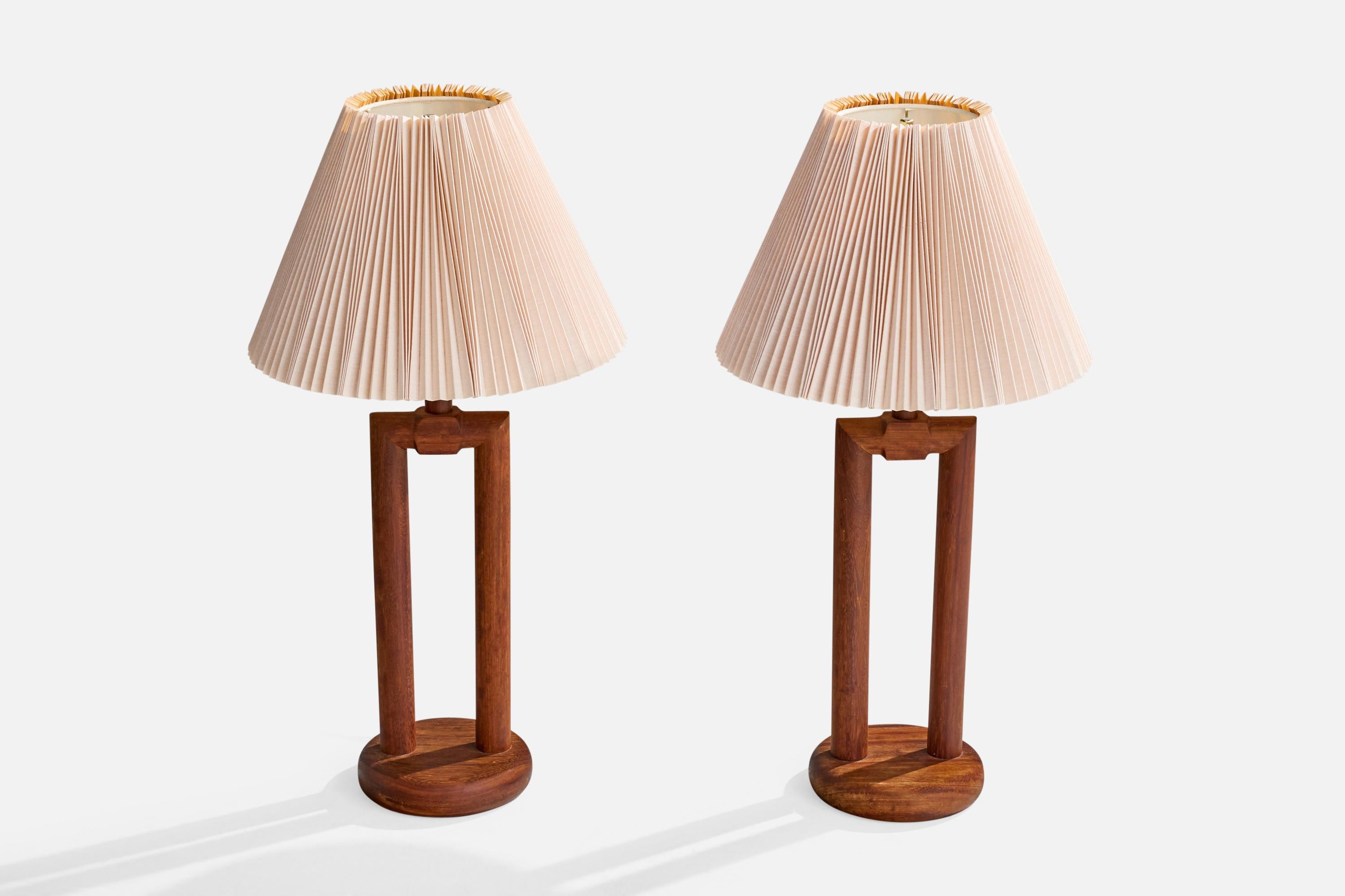 American Designer, Table Lamps, Wood, Paper, USA, 1950s In Good Condition For Sale In High Point, NC