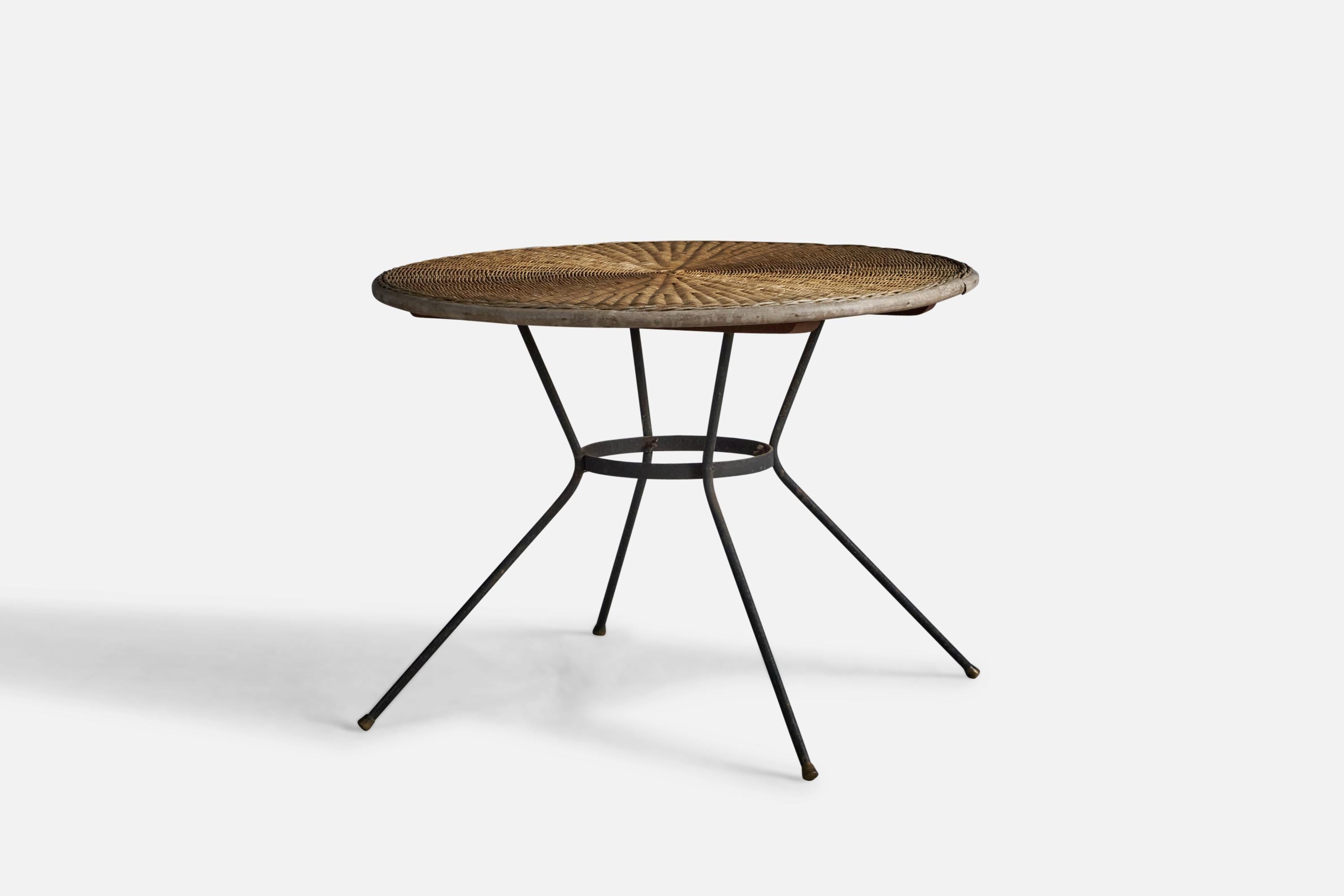 A small round rattan and lacquered metal table or dining table, designed and produced in the US, c. 1950s.
