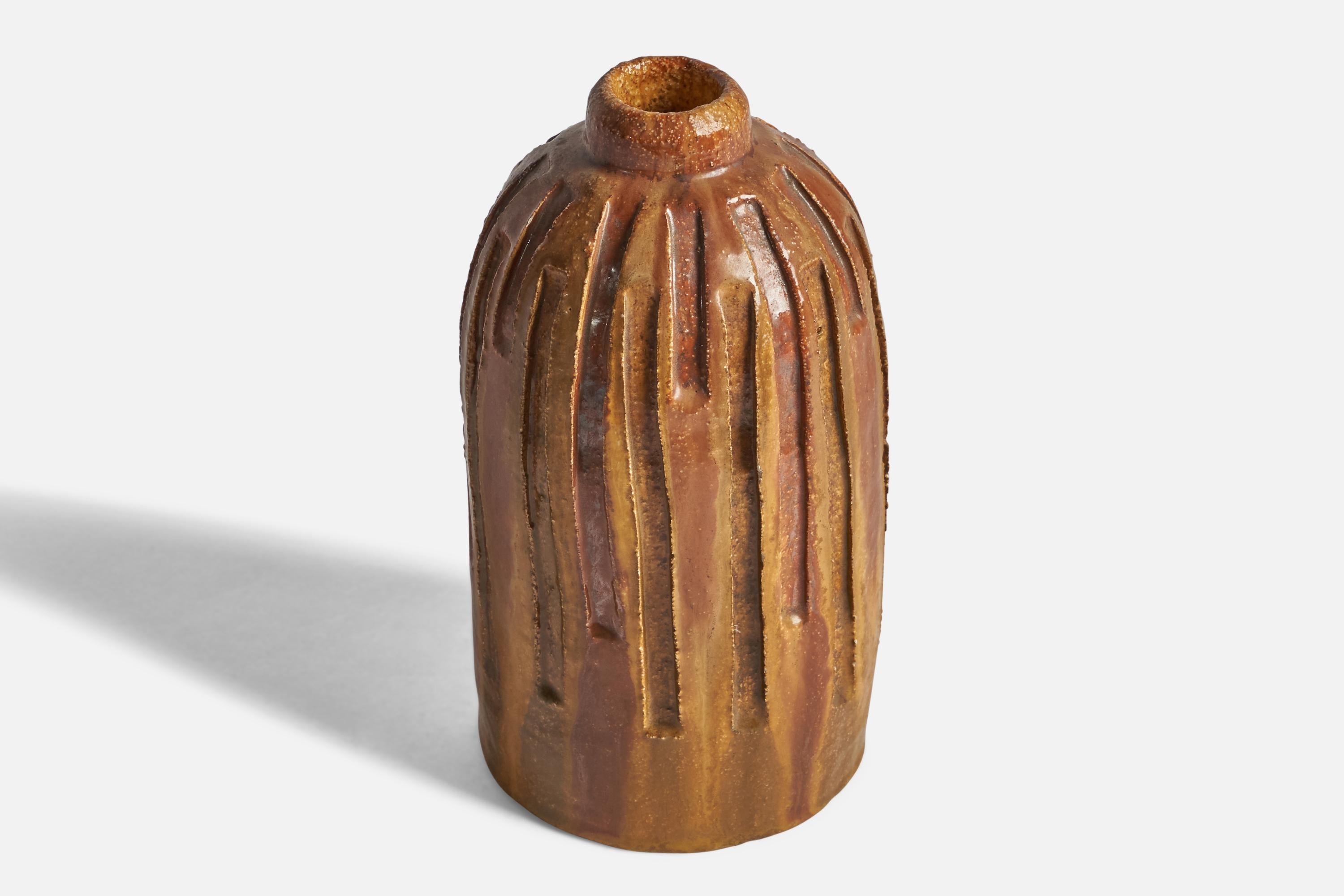 Mid-Century Modern American Designer, Vase, Ceramic, USA, 1960s For Sale