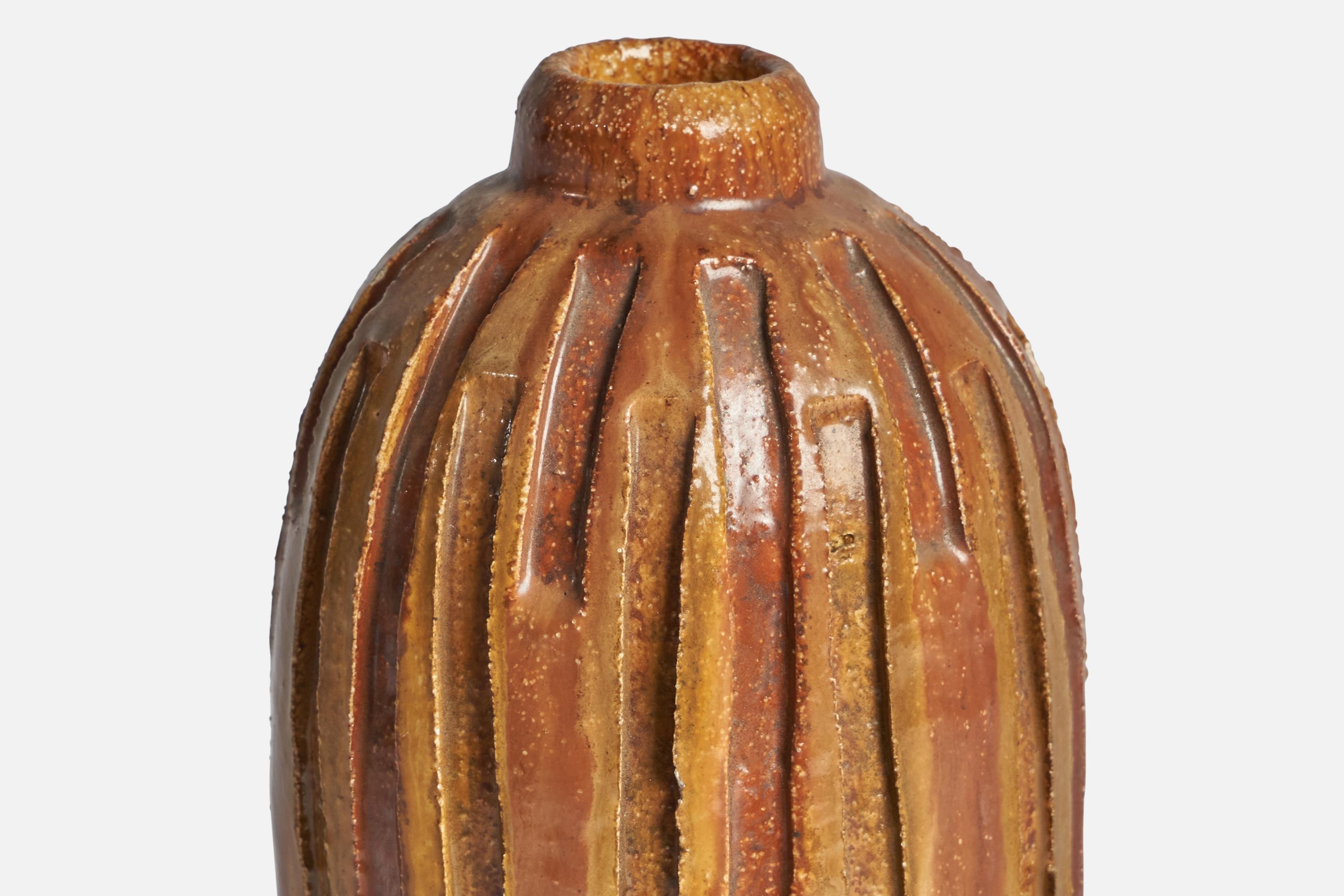 Amerikanische Designerin, Vase, Keramik, USA, 1960er Jahre (amerikanisch) im Angebot
