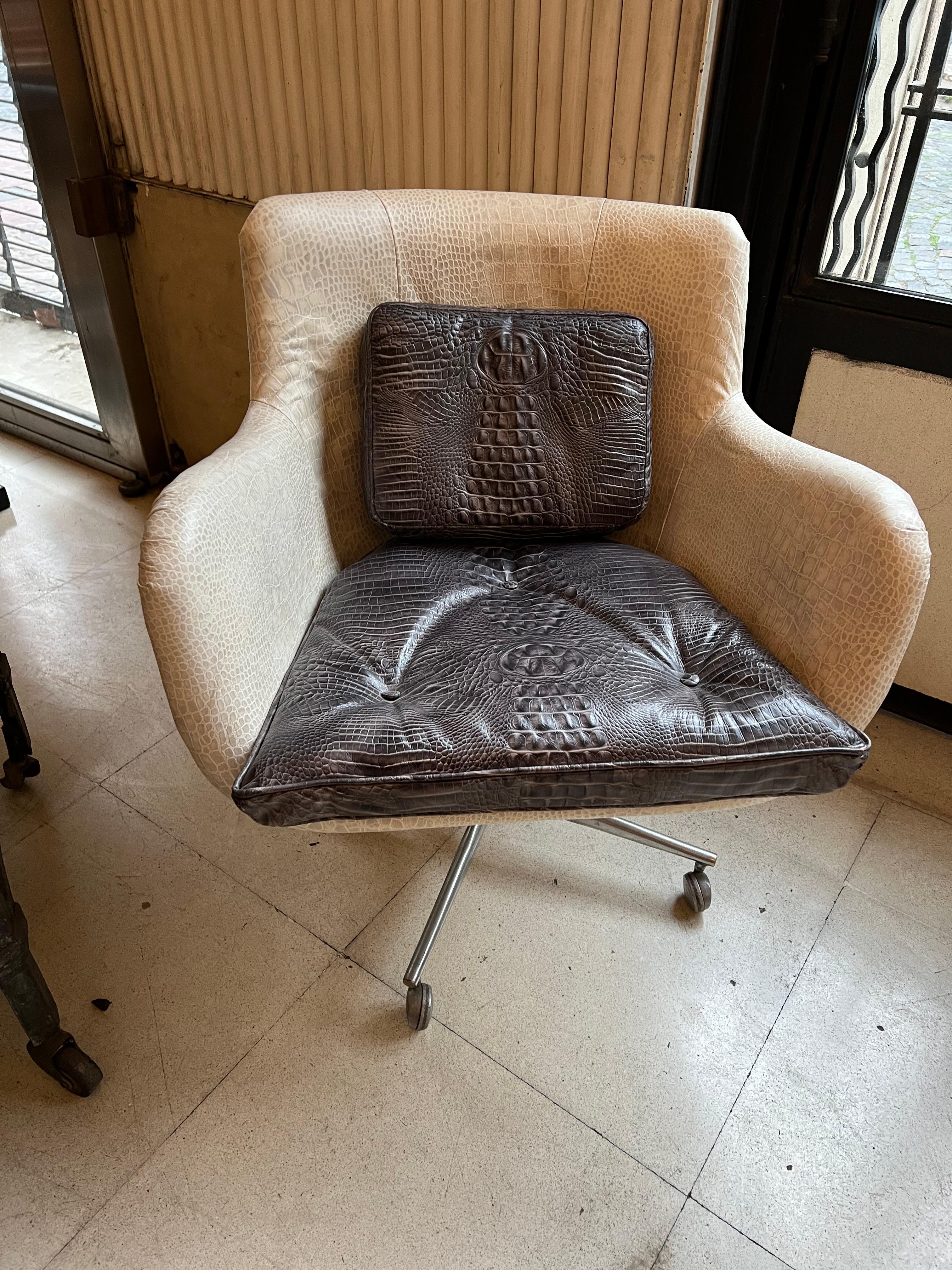 Armchair
Year: 1970
We have specialized in the sale of Art Deco and Art Nouveau and Vintage styles since 1982. If you have any questions we are at your disposal.
Pushing the button that reads 'View All From Seller'. And you can see more objects to