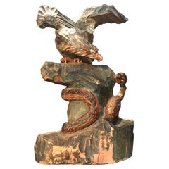 Aigle américain et serpent à sonnettes Sculpture en bois d'art populaire patriotique:: vers 1900